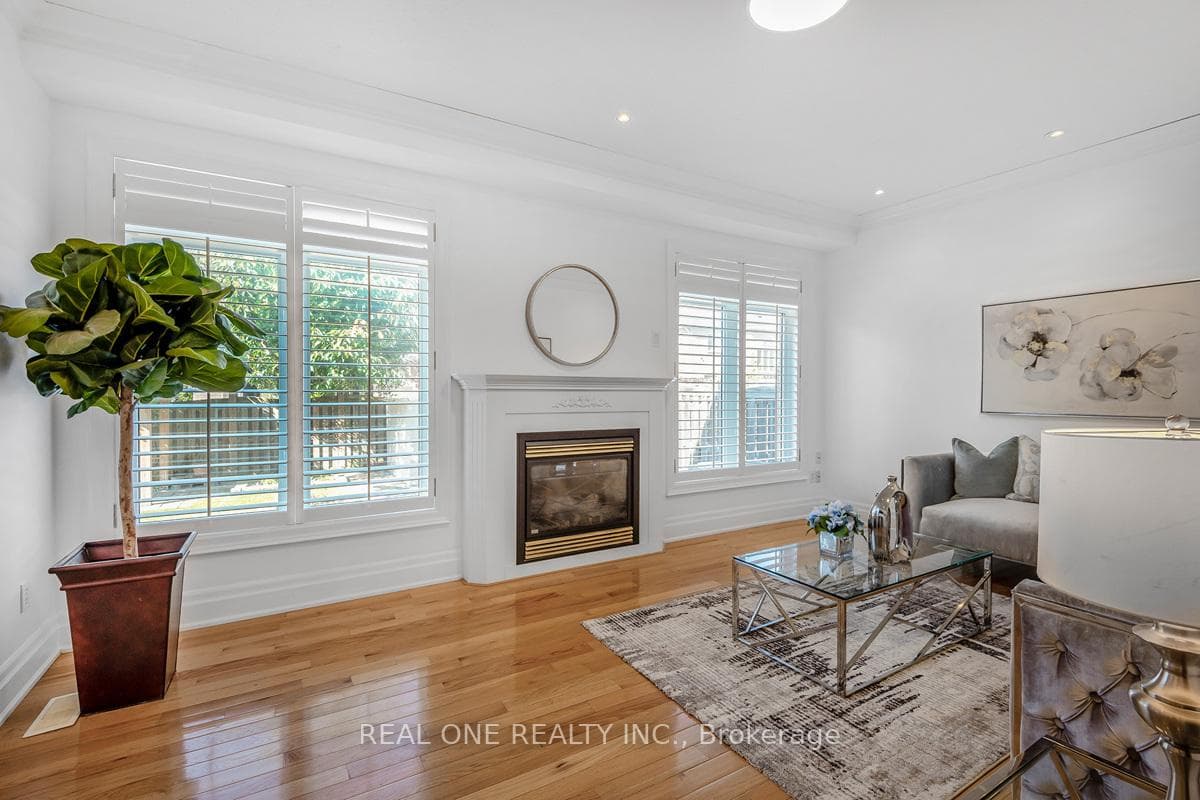 165 St Nicholas Crescent photo 6