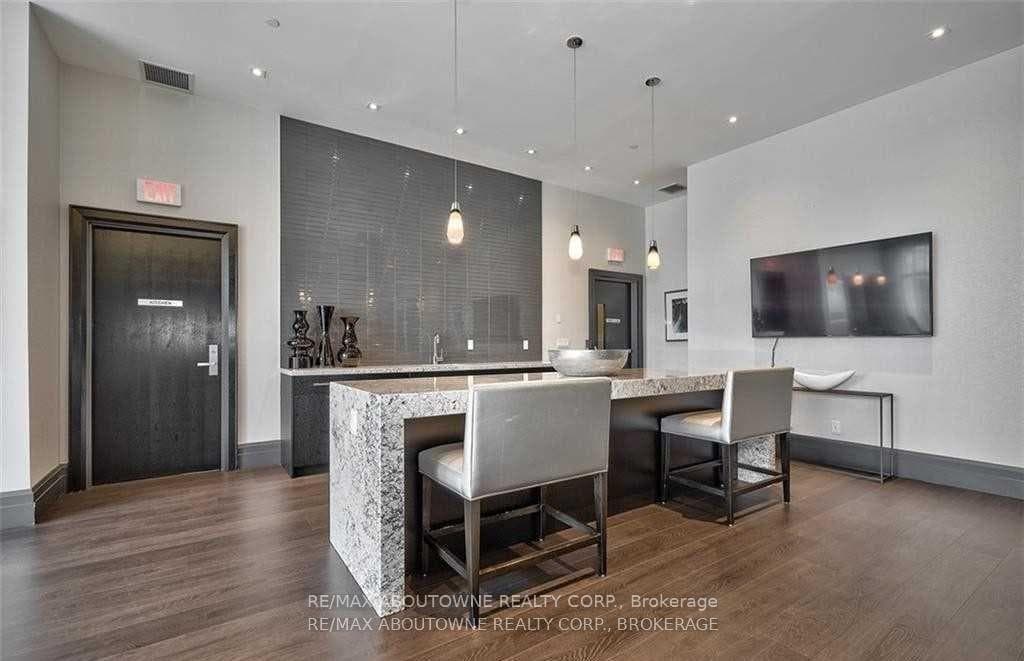 55 Speers Road Unit 1503 photo 18