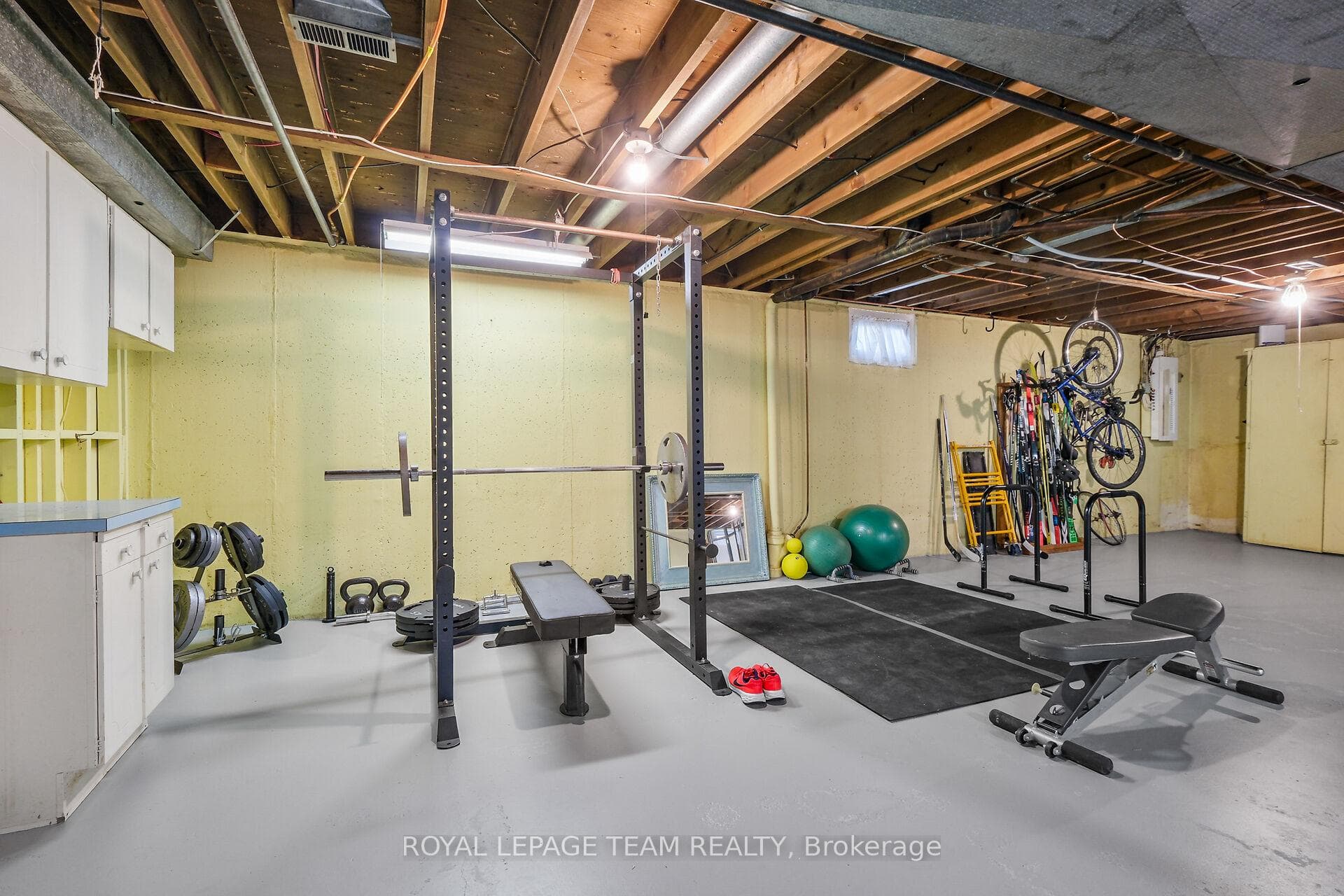 665 Golden Avenue photo 19