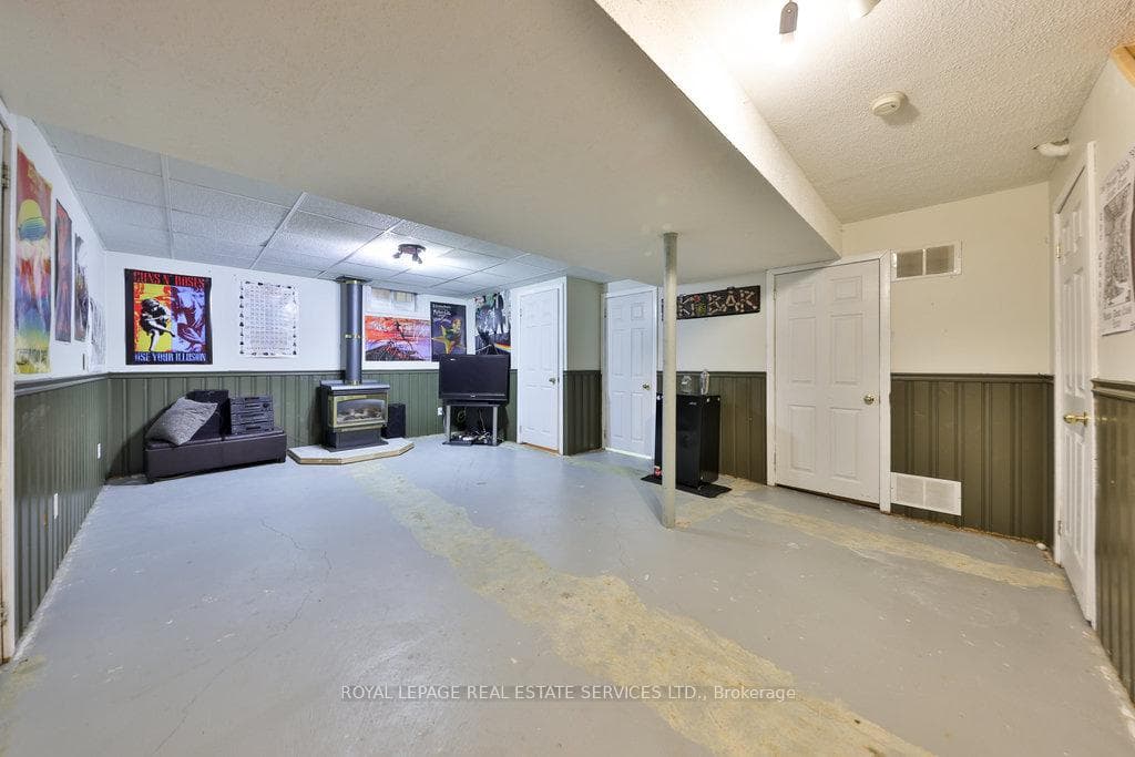 100 Fellowes Crescent photo 32