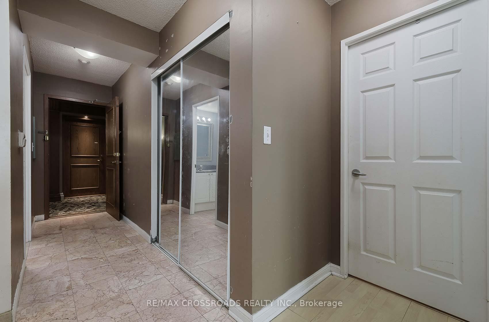 1 Lee Centre Drive Unit 612 photo 2