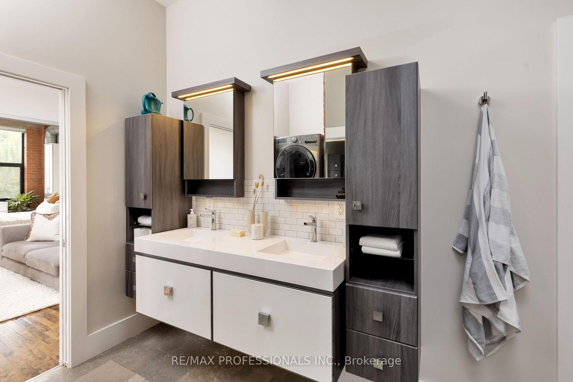 Upstairs washroom