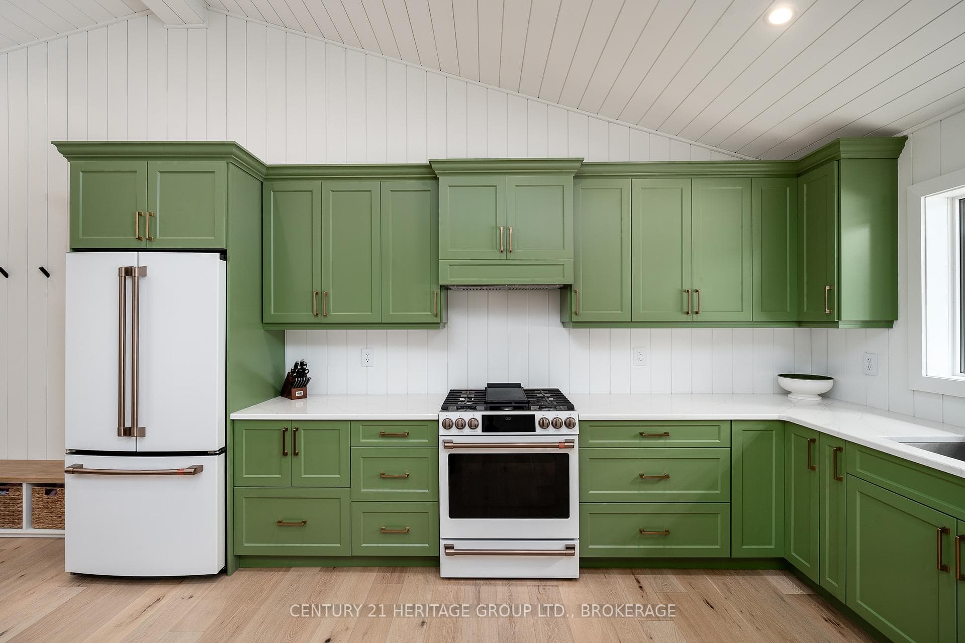 1452 Leggat Lake Road photo 8