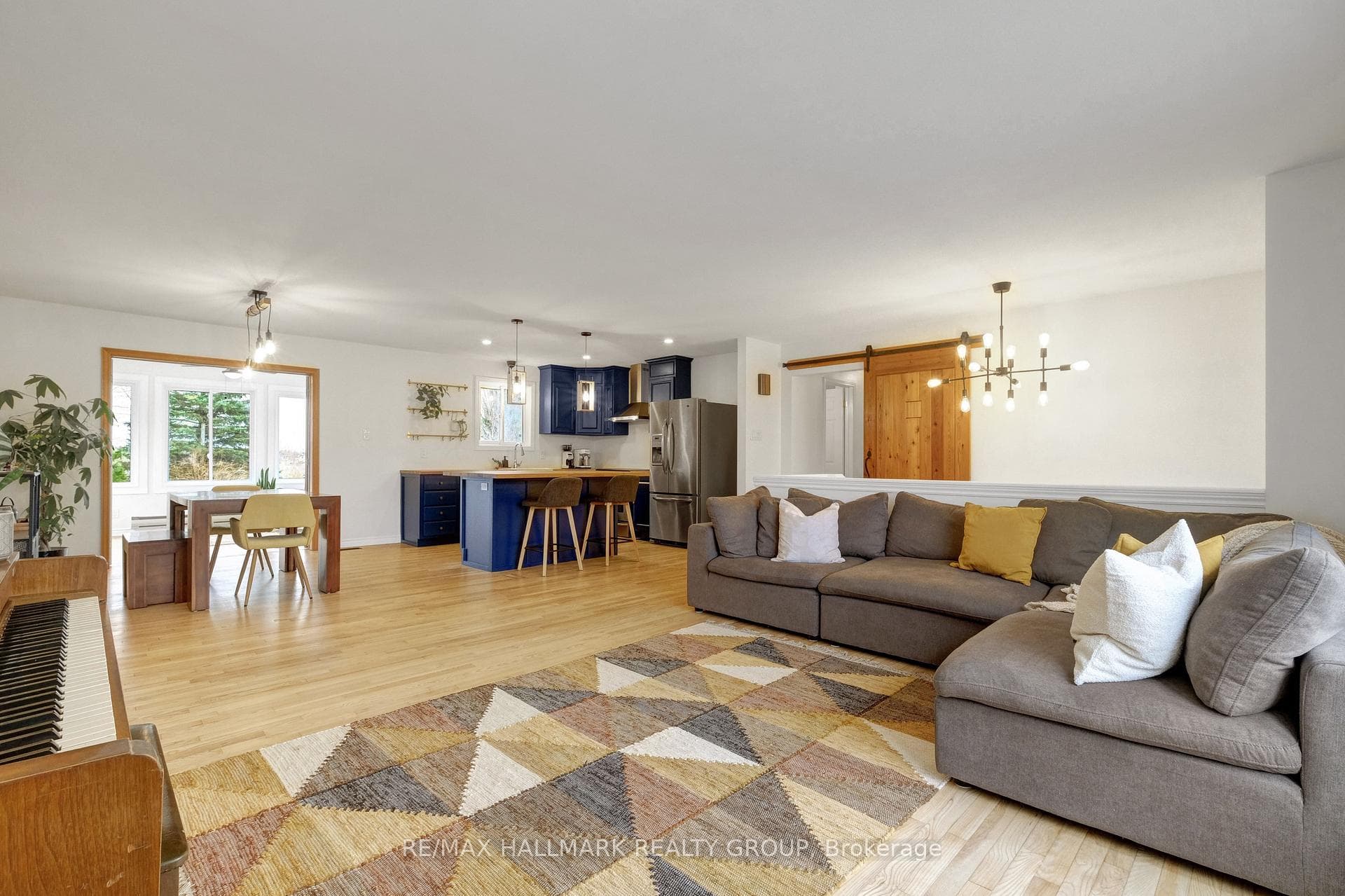 3389 Elizabeth Street photo 8