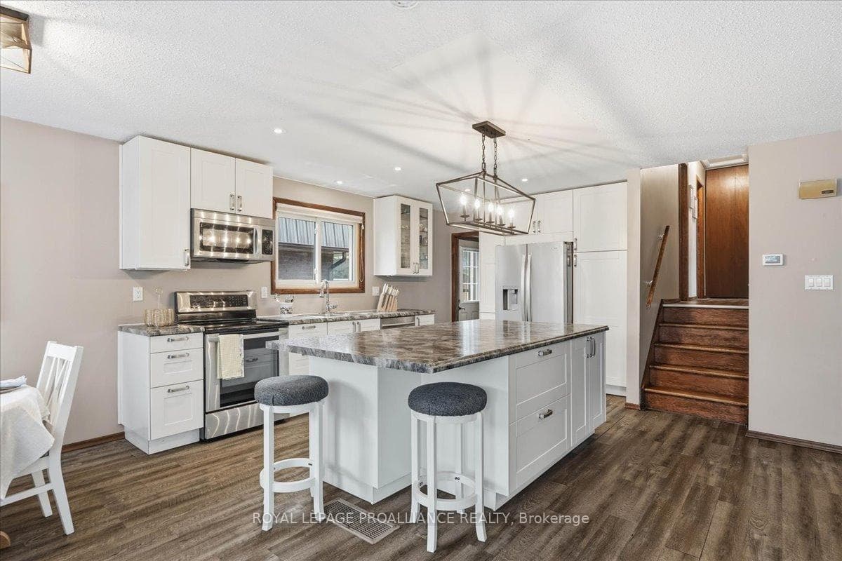 607 Bridge Street photo 14