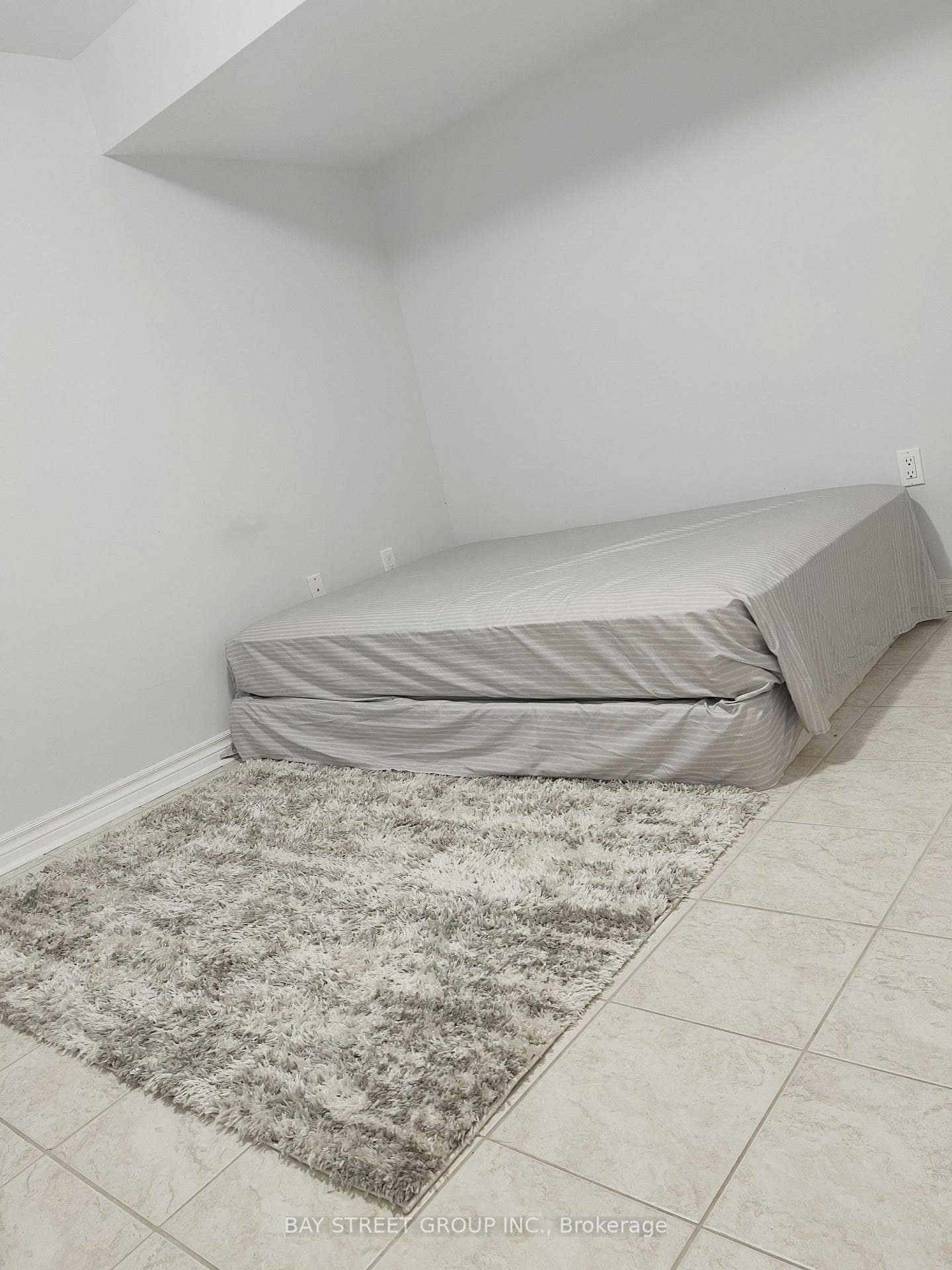 96 Grandlea Crescent photo 9