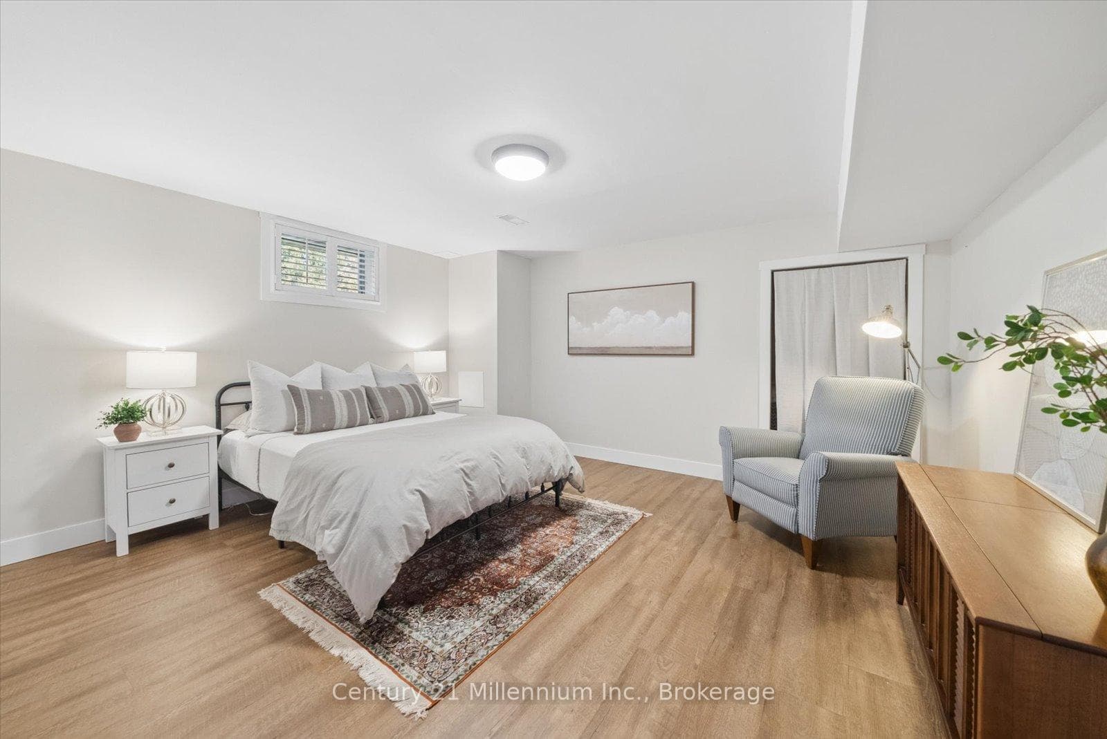 4 Blackburn Avenue photo 38