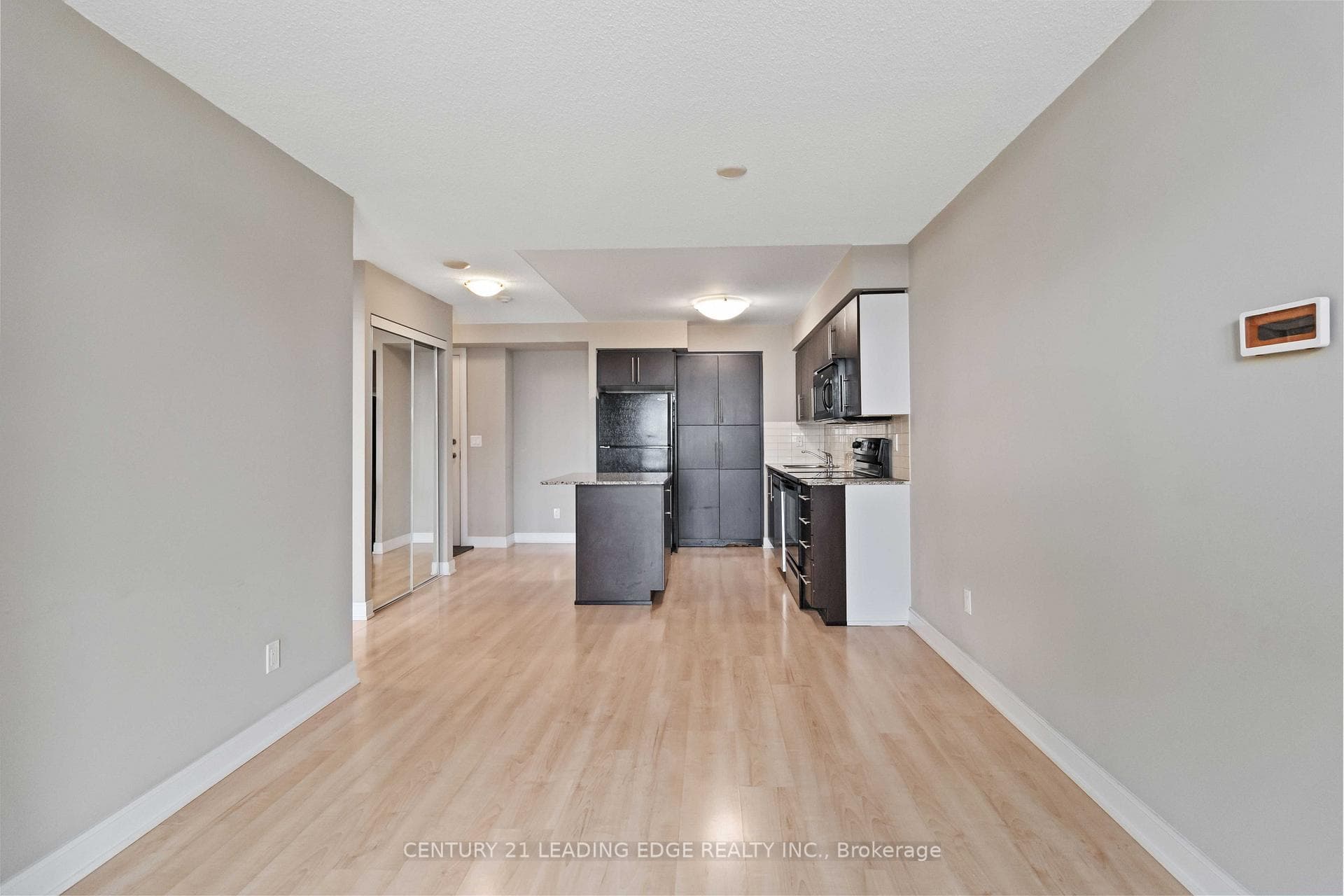 330 BURNHAMTHORPE Road Unit 806 photo 22