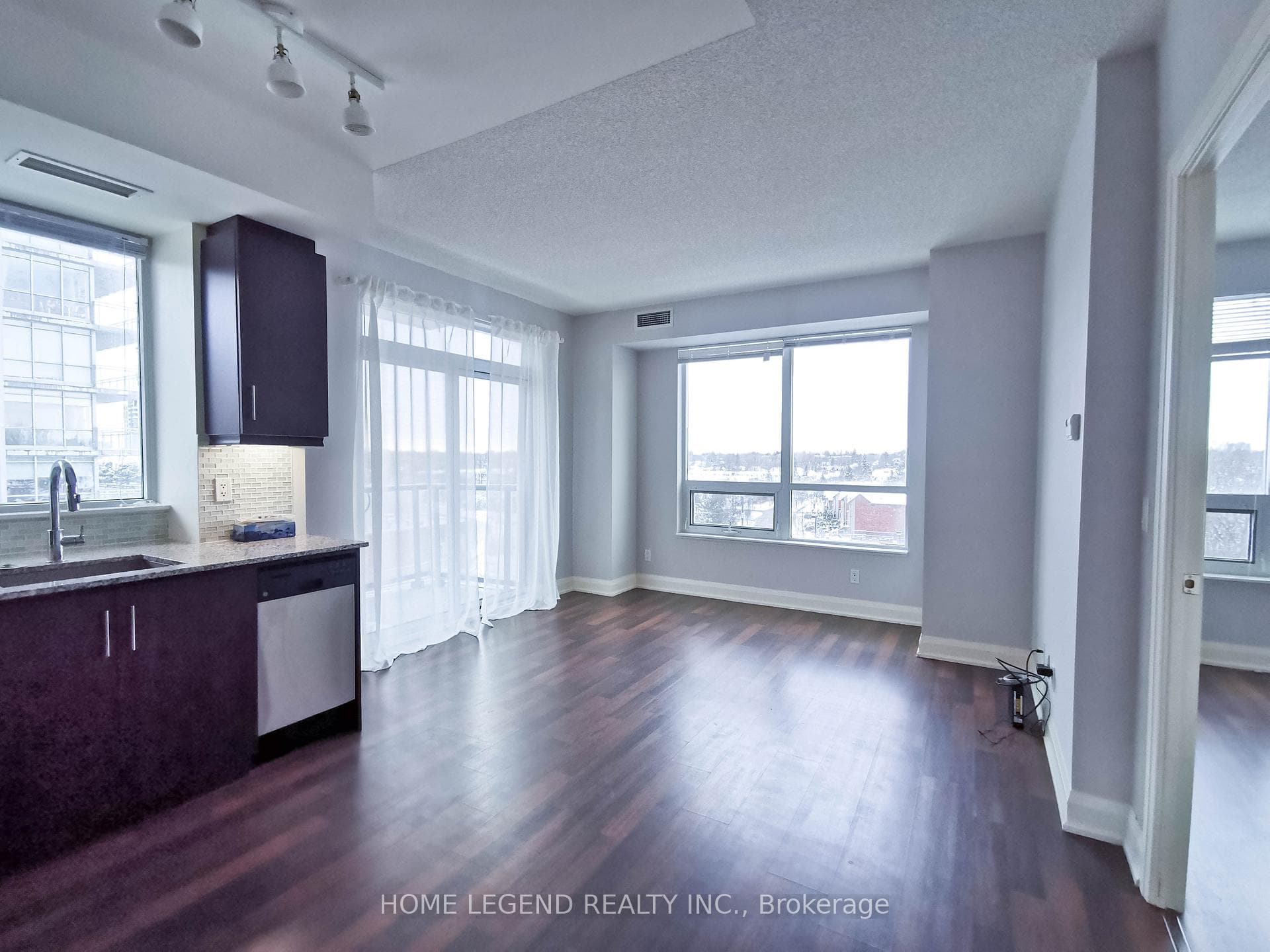 68 Canterbury Place Unit 605 photo 4