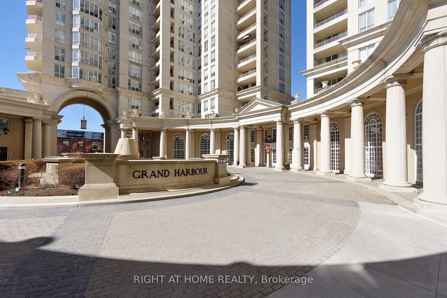 2285 Lake Shore Boulevard Unit 1509 photo 2