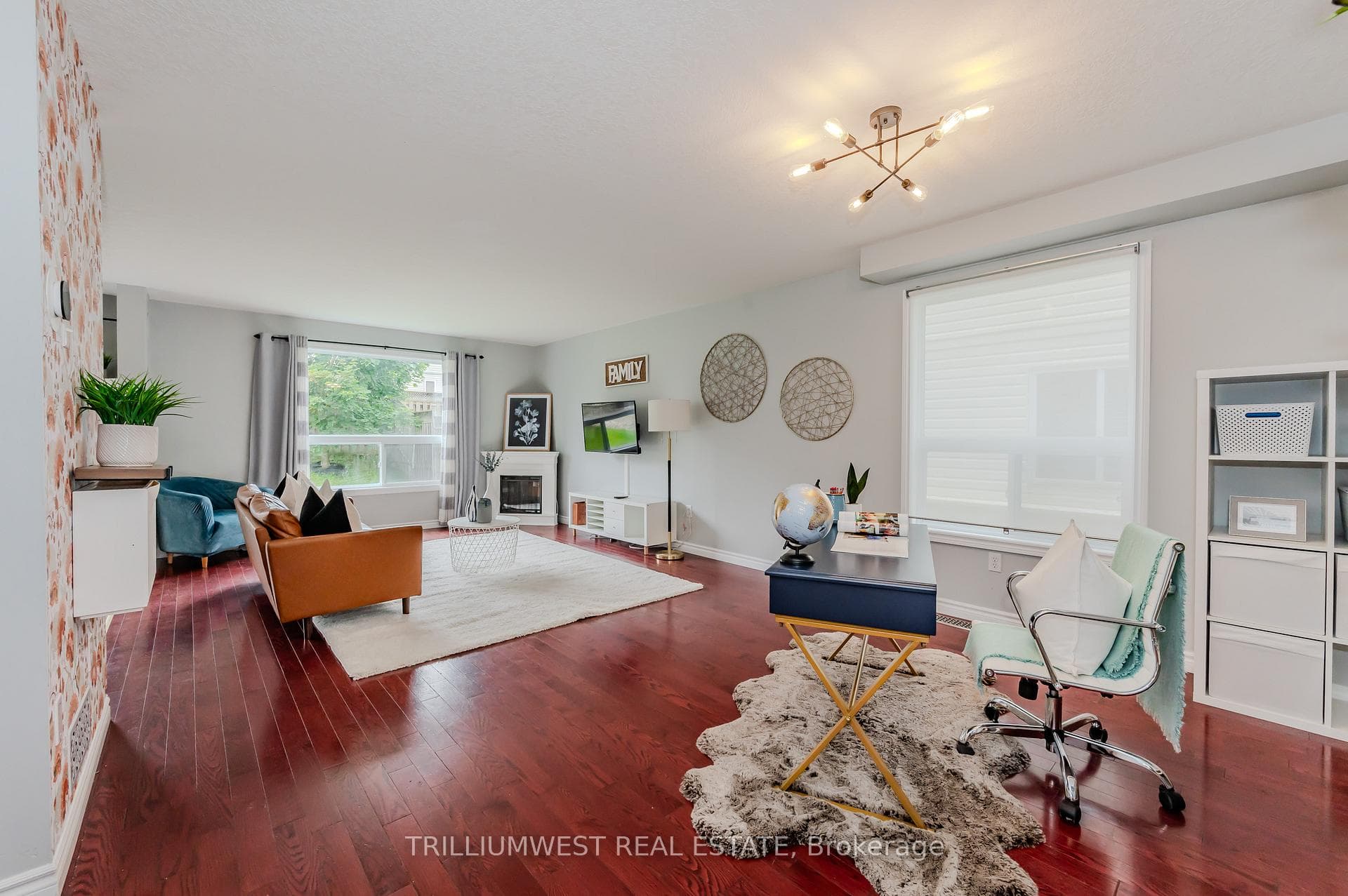 365 Sauve Crescent photo 7