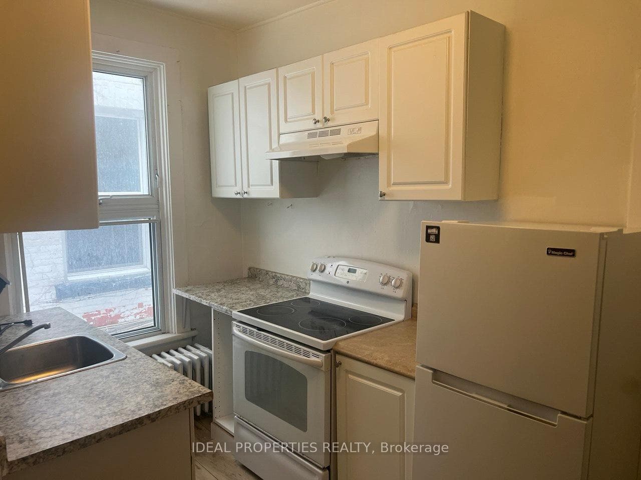 277 BRONSON Avenue Unit 1 photo 3