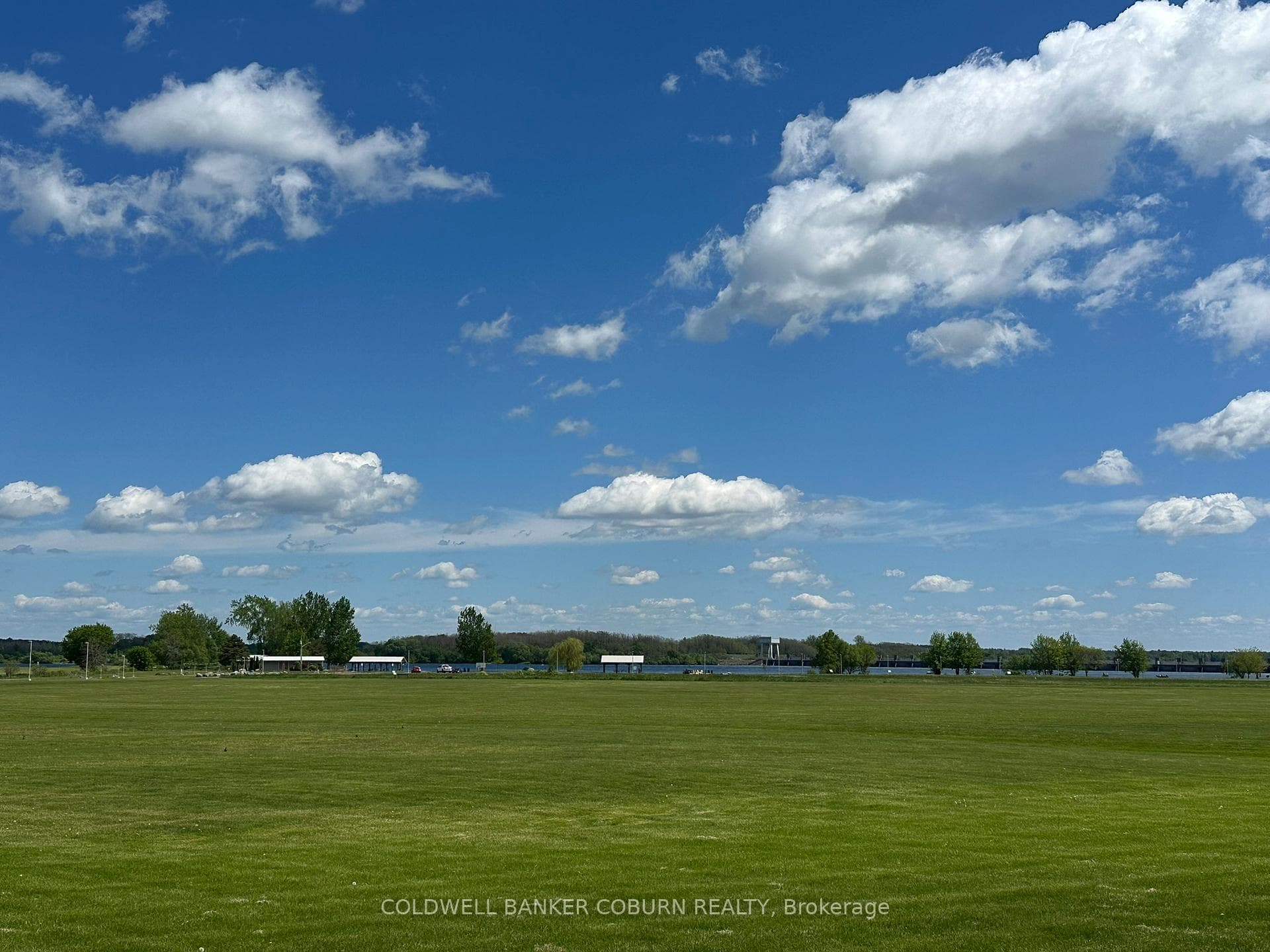 View of the golf course and St Lawrence river