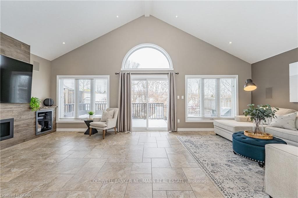 15 Hebert Street photo 6