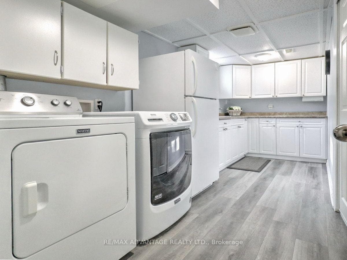 1856 PARK Avenue photo 34