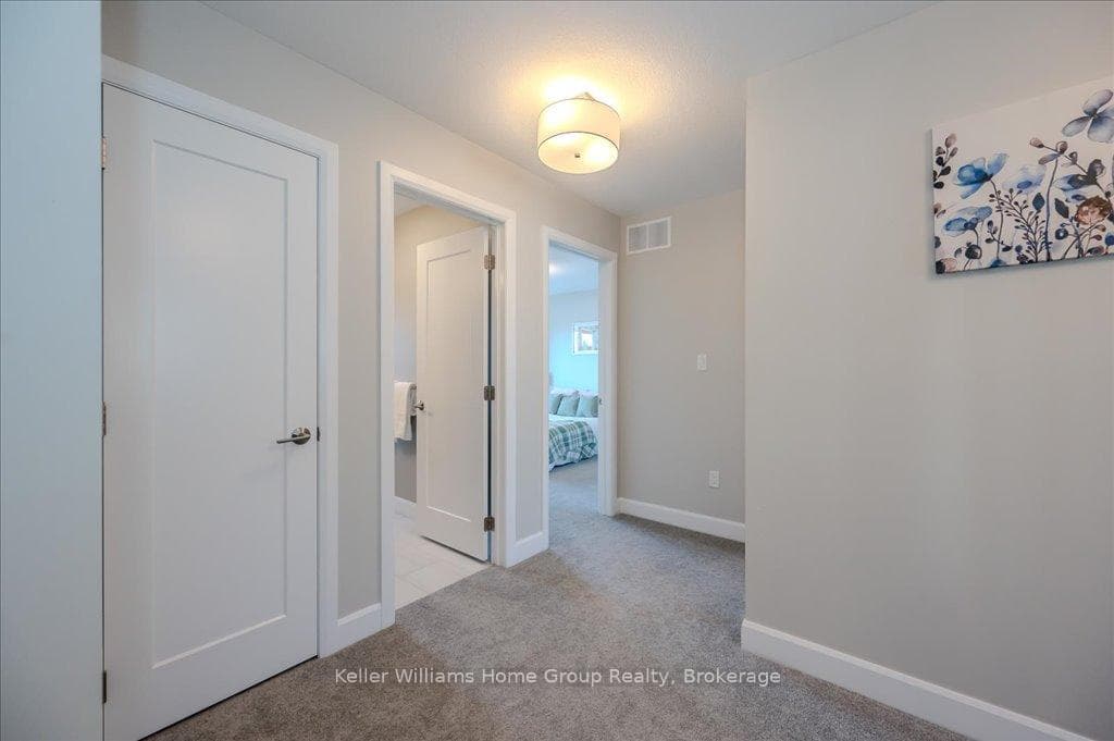 479 St George Street photo 27