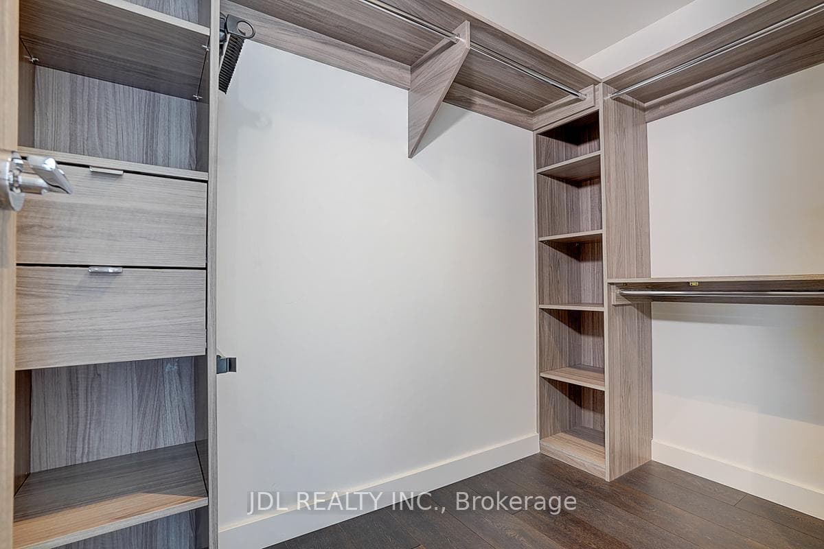 95 Mcmahon Drive Unit 3102 photo 26