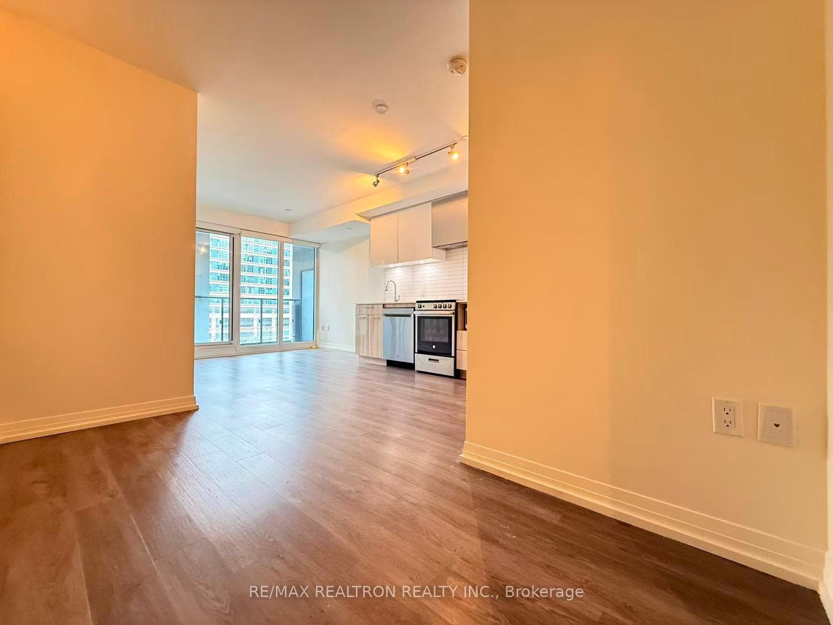251 Jarvis Street Unit 417 photo 4