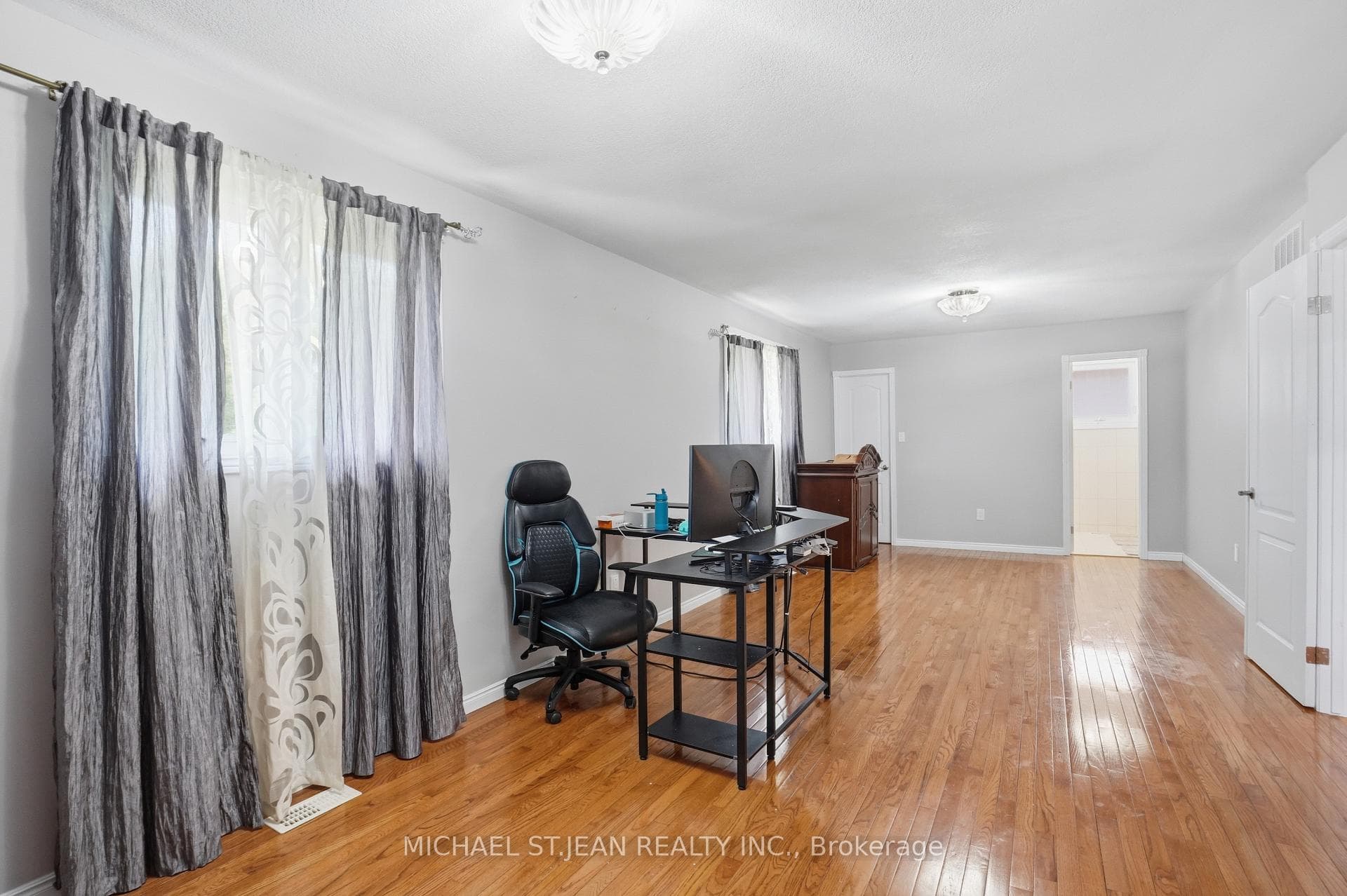 111 Aubrey Avenue photo 32