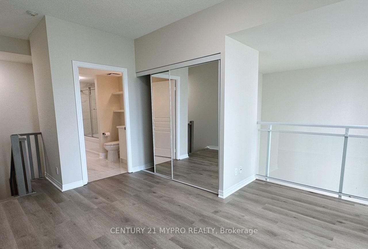 3939 Duke Of York Boulevard Unit 914 photo 2