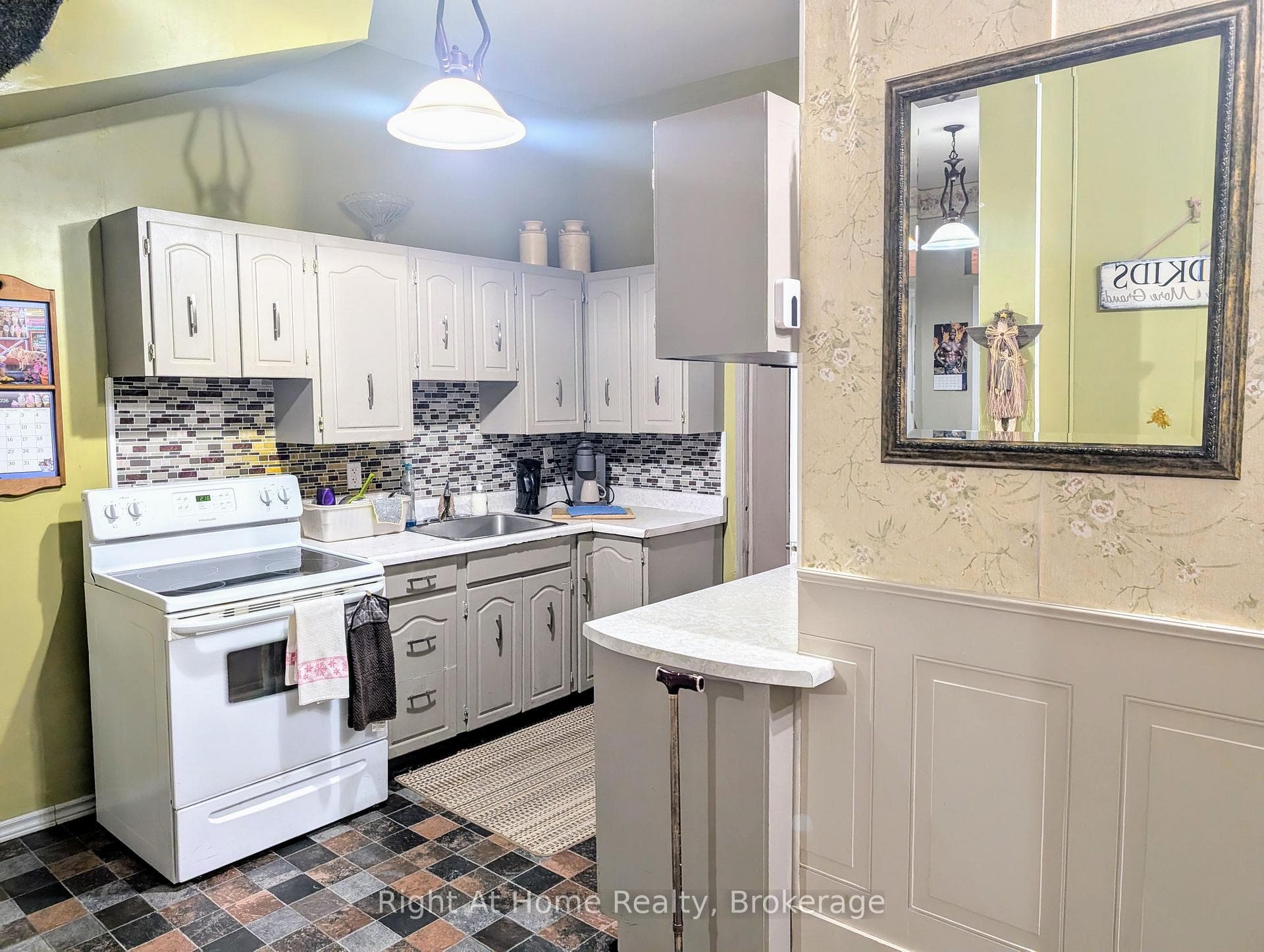 142 Douro St Street photo 8