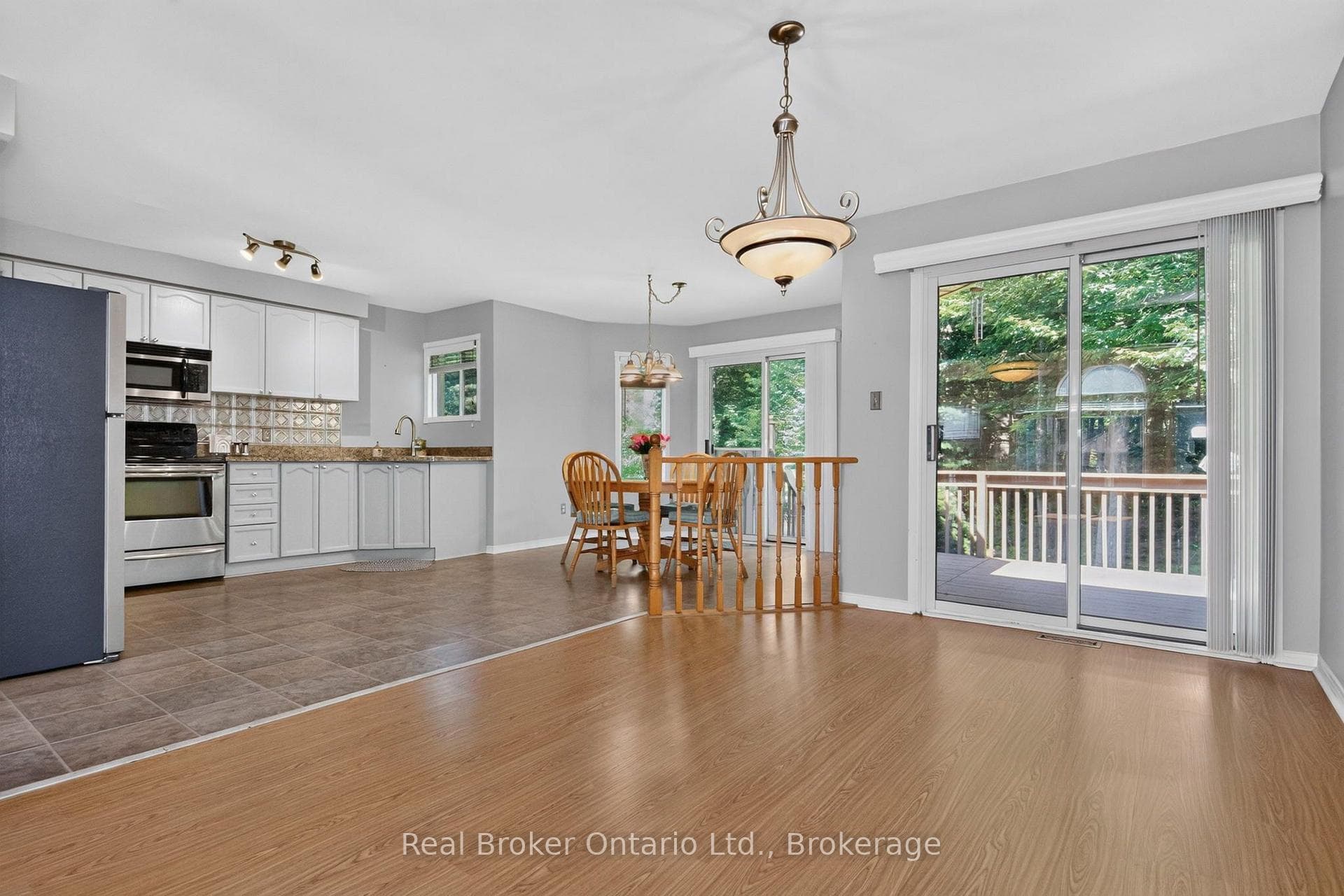 47 Timberland Crescent photo 8