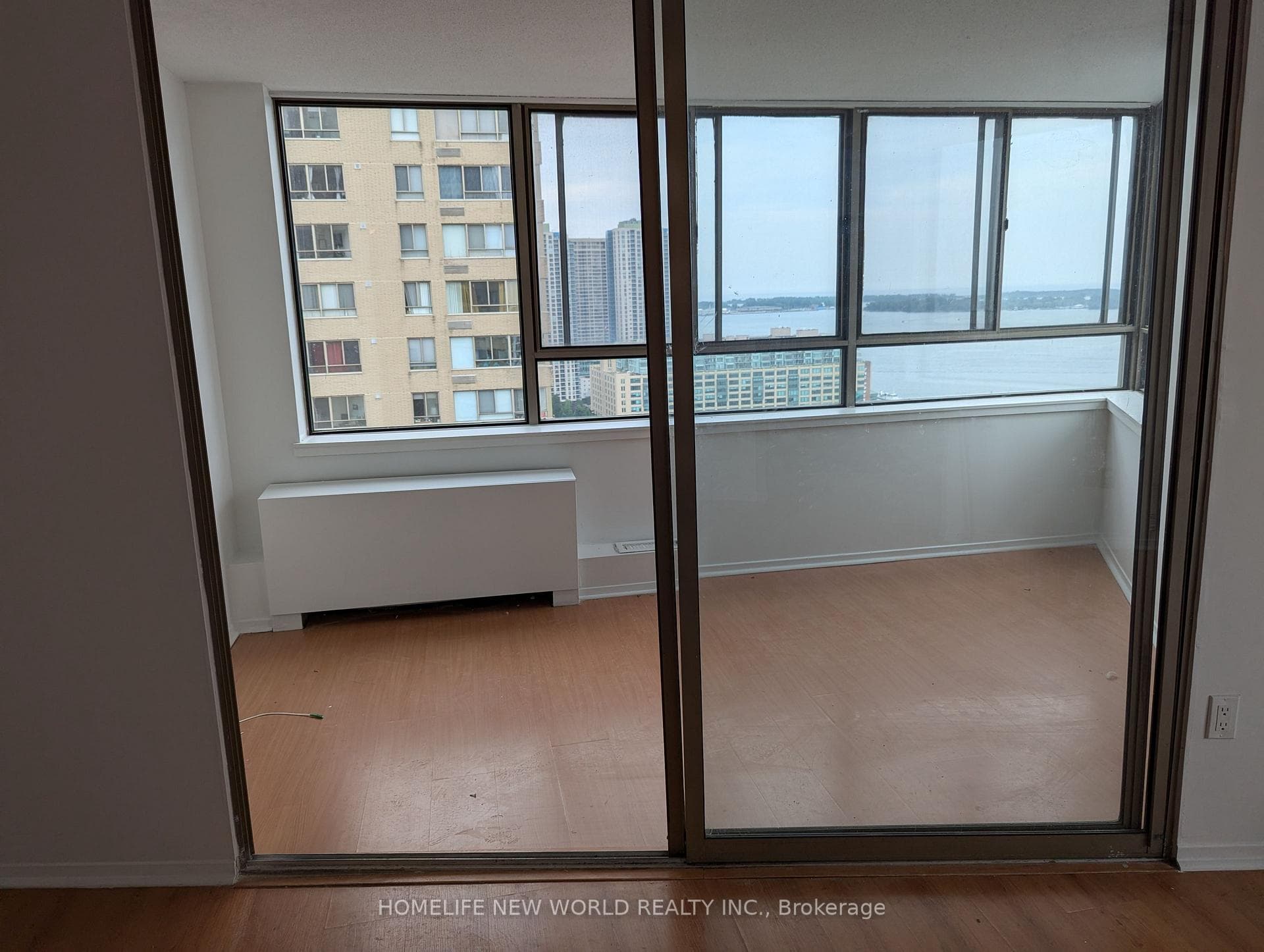 270 Queens Quay Unit 2501 photo 15