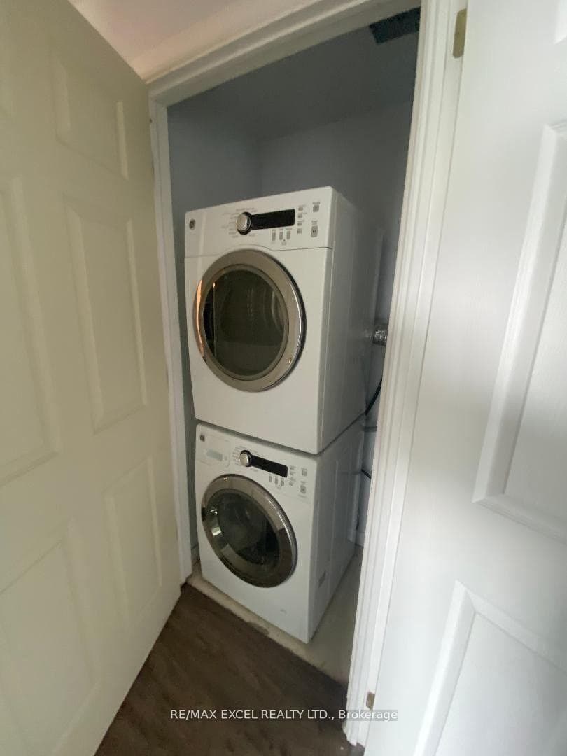 23 Lorraine Drive Unit 1505 photo 9