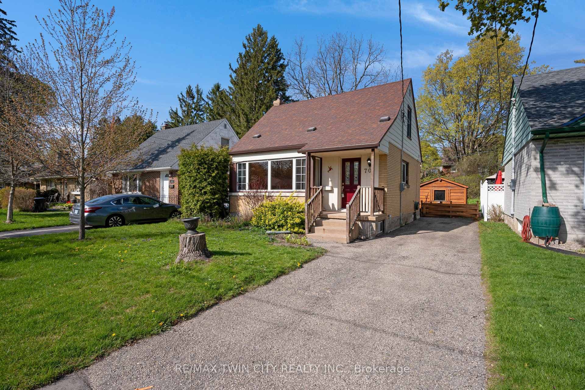 70 Roxborough Avenue photo 1