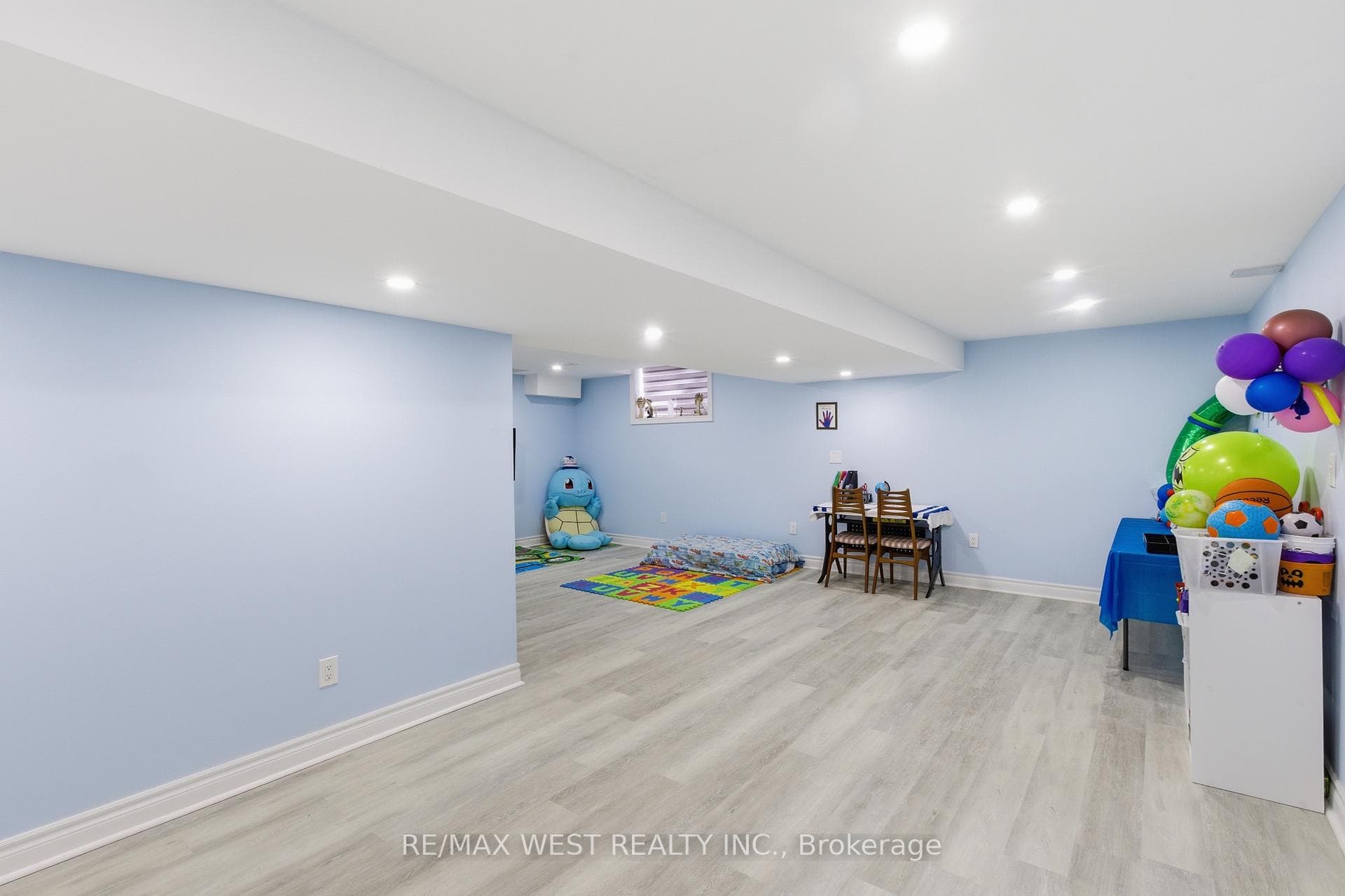 170 Silverwood Avenue photo 26