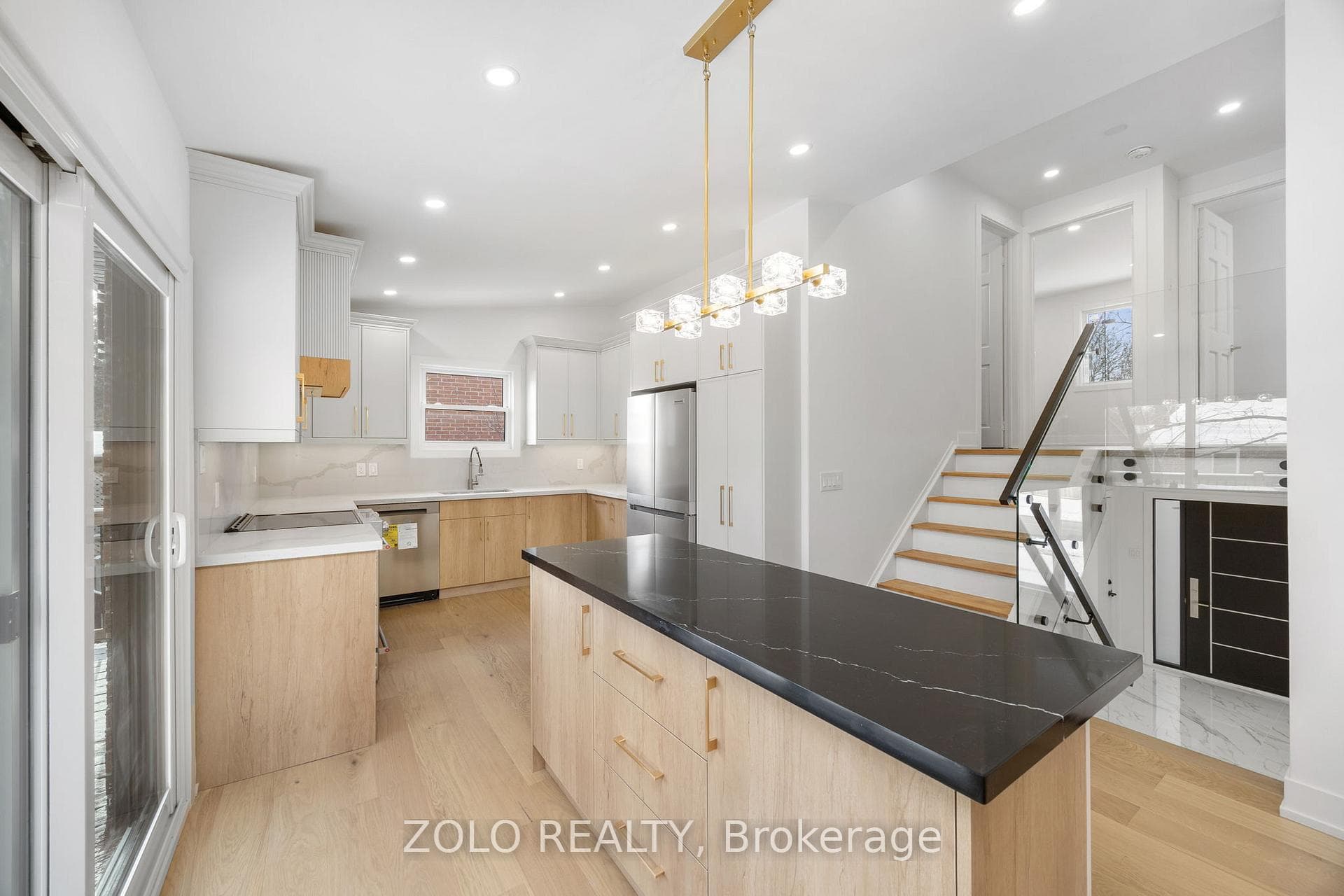 124 Kingston Road photo 7