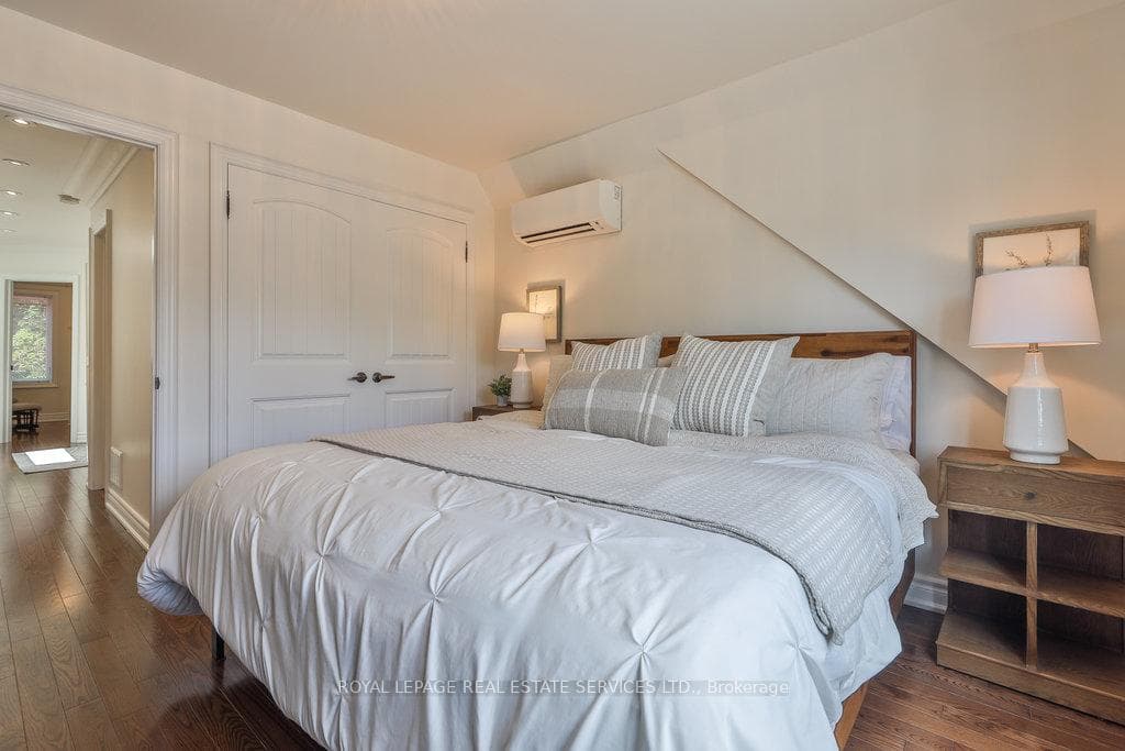 124 Coxwell Avenue photo 18