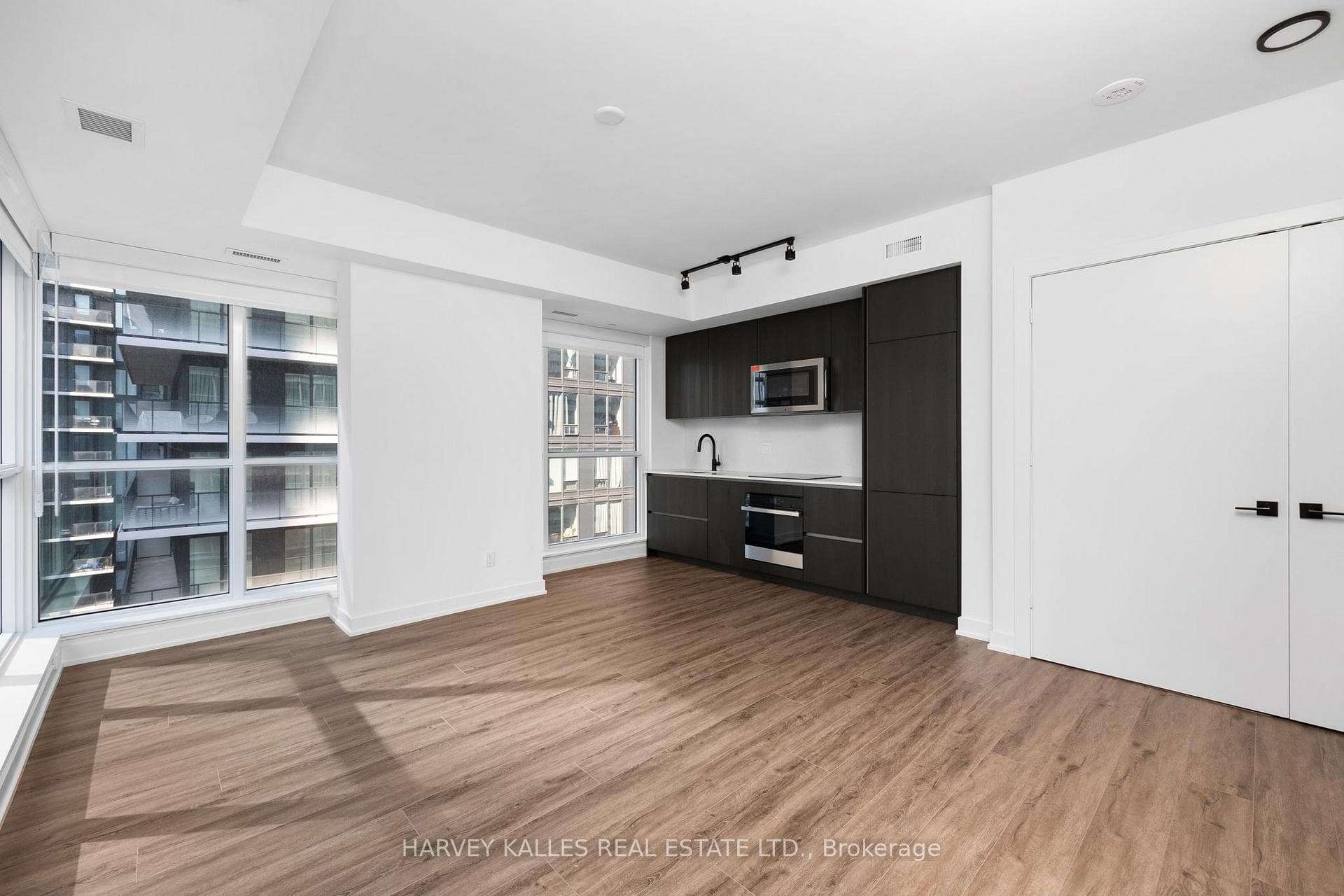 327 King Street Unit 3103 photo 12