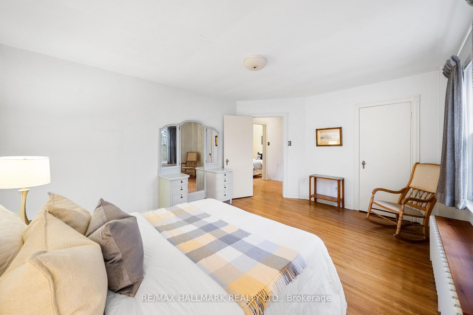 51 Lawrence Crescent photo 20