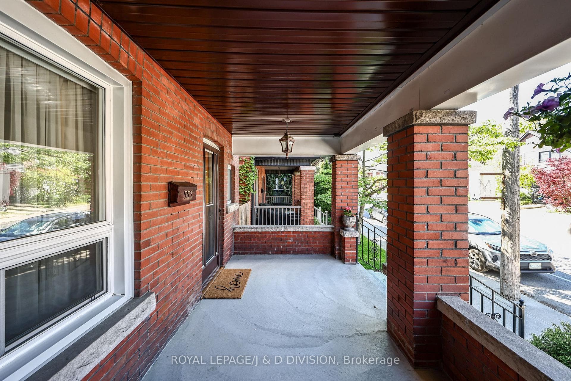553 Runnymede Road photo 4