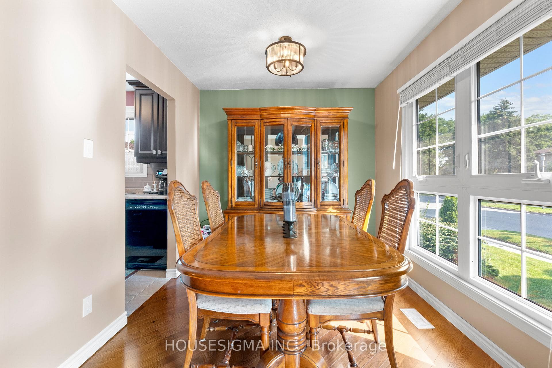 175 Carlyle Drive photo 8