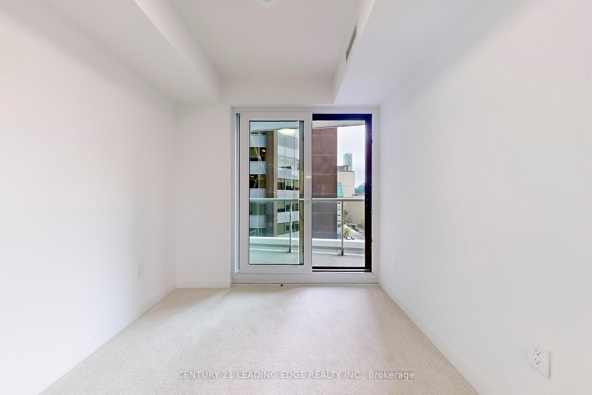 230 Simcoe Street Unit 1330 photo 6