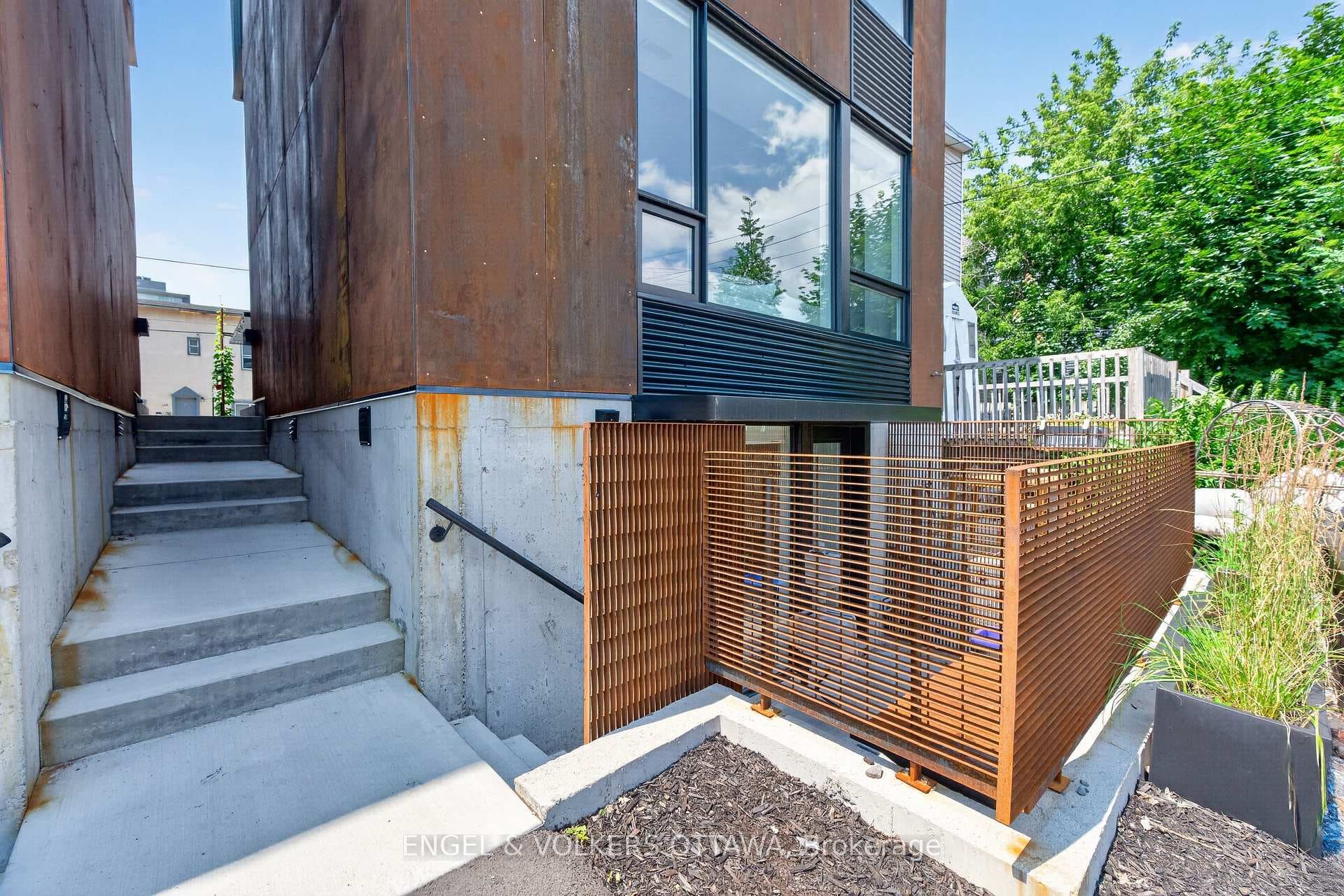 117 Carruthers Avenue Unit D photo 21