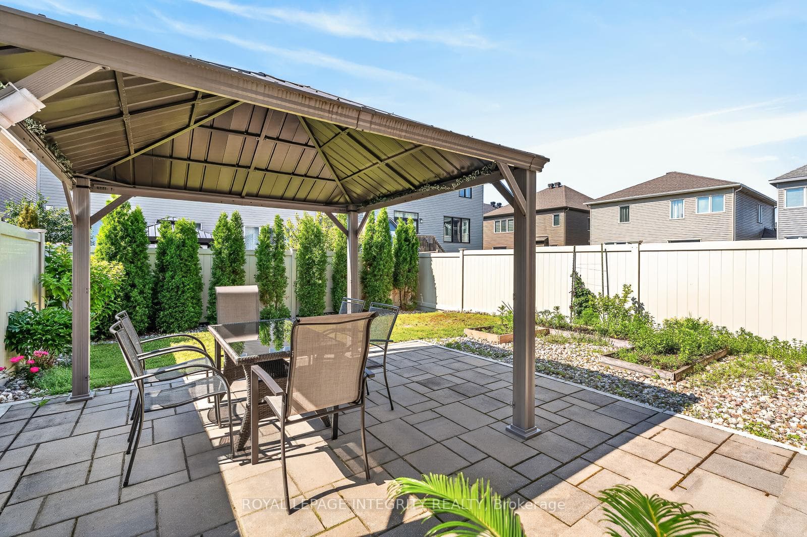 96 Russet Terrace photo 40