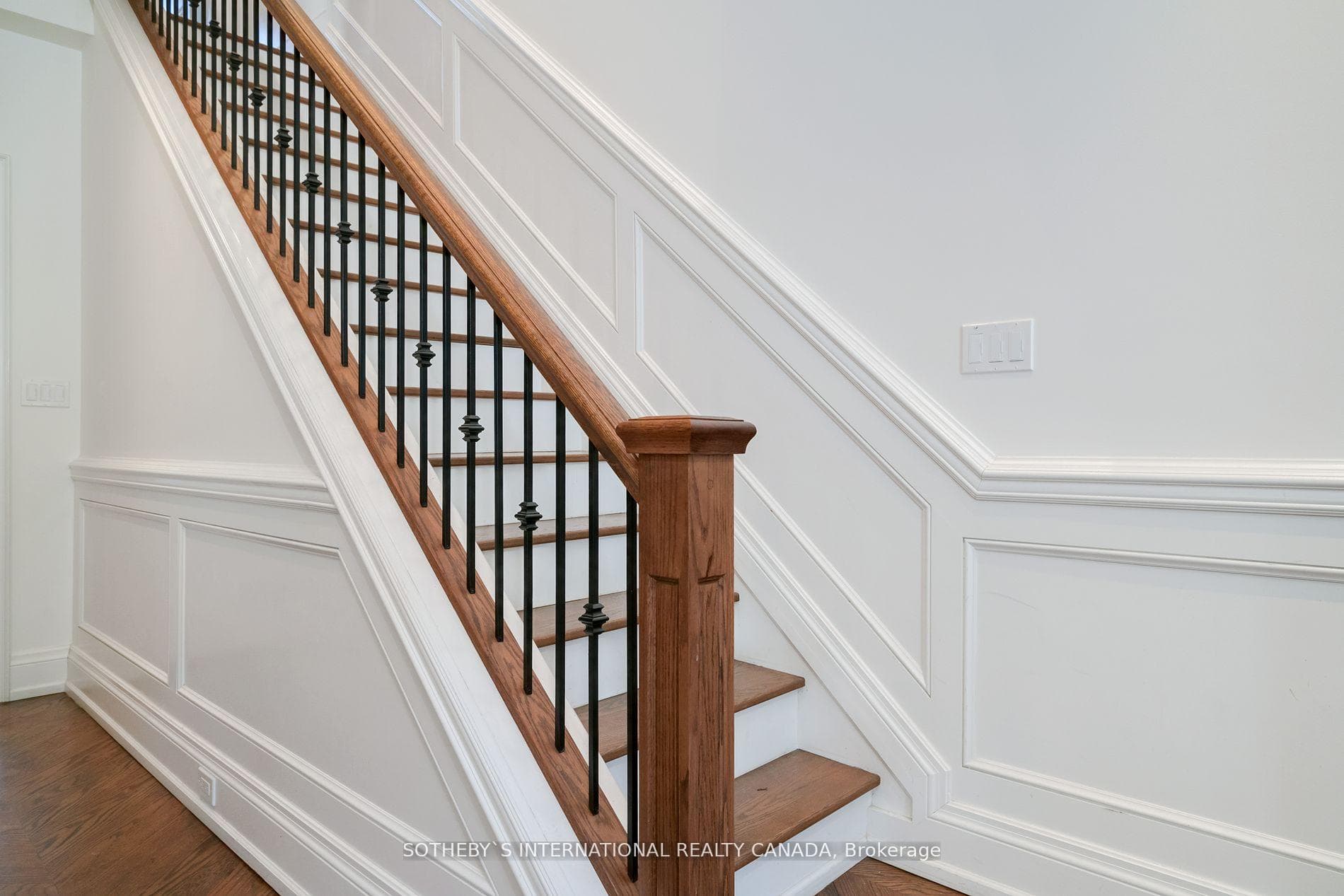 172 Macpherson Avenue photo 12