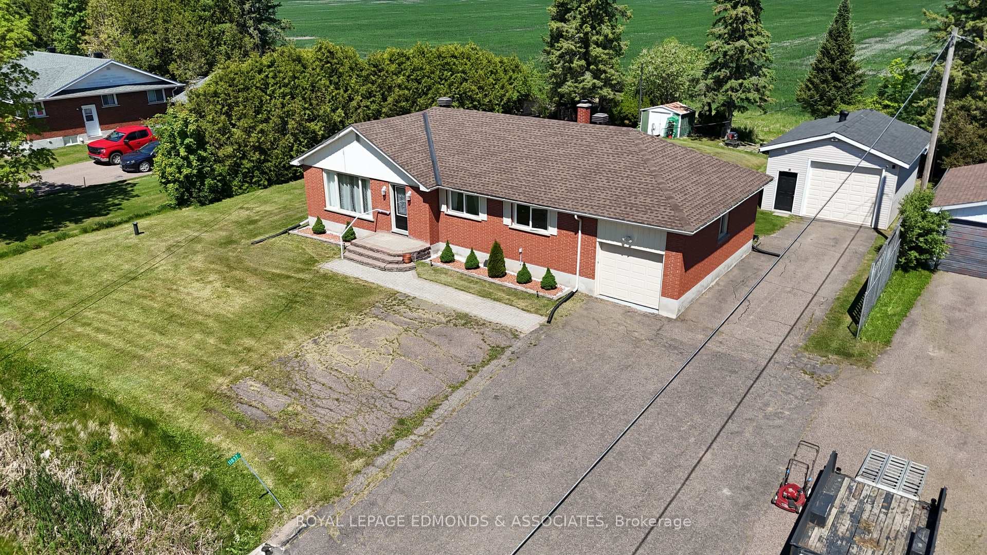 11837 Round Lake Road photo 4