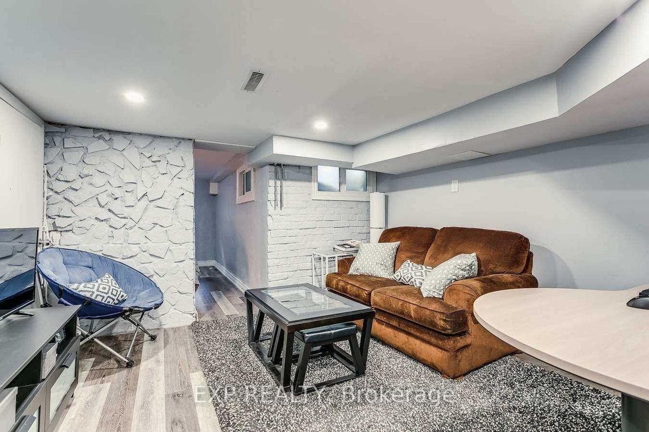 102 Rosslyn Avenue photo 10