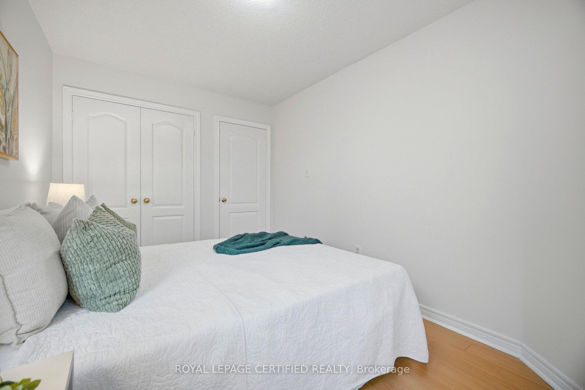 3302 Stoney Crescent photo 27