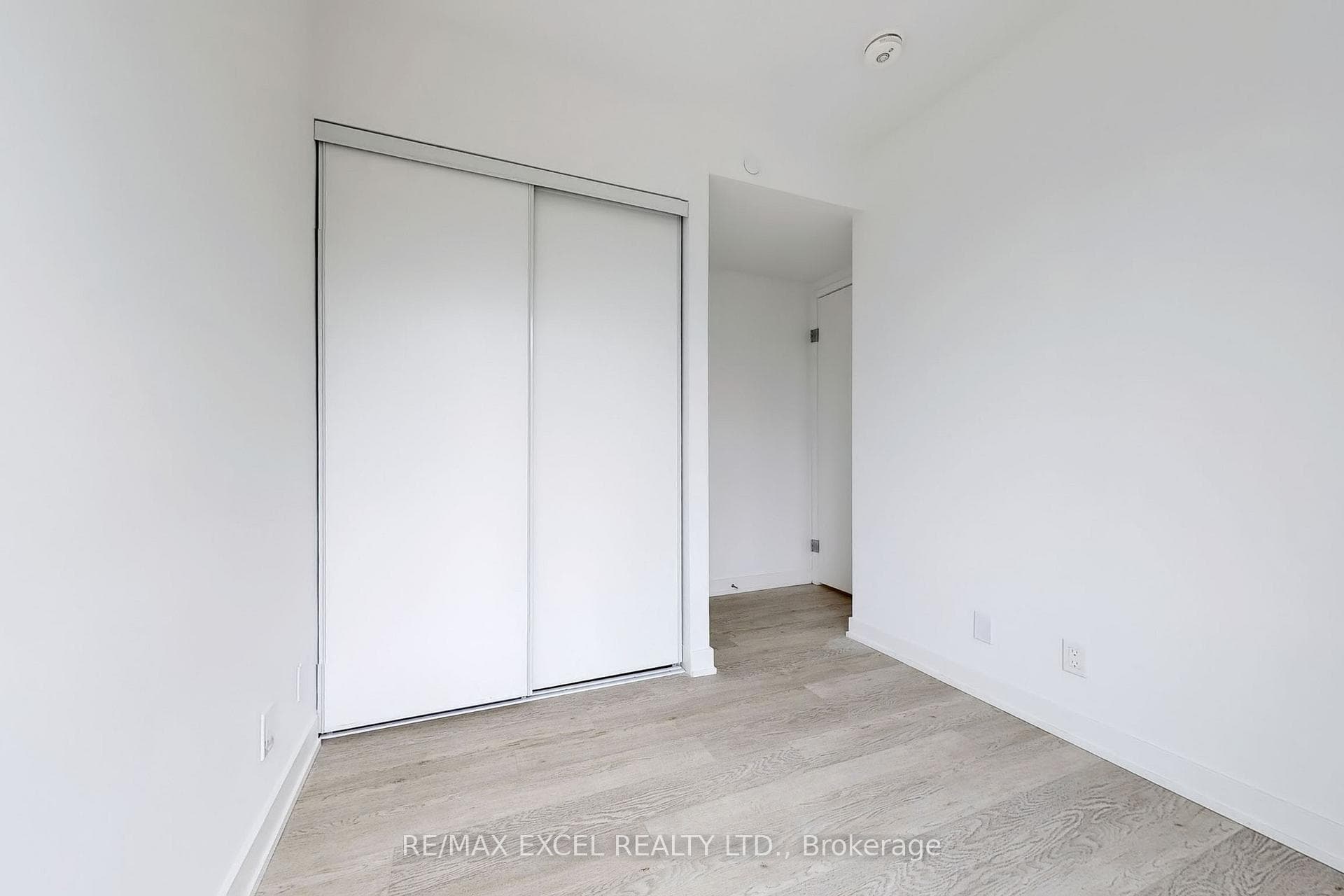 88 Queen Street Unit 1710 photo 27