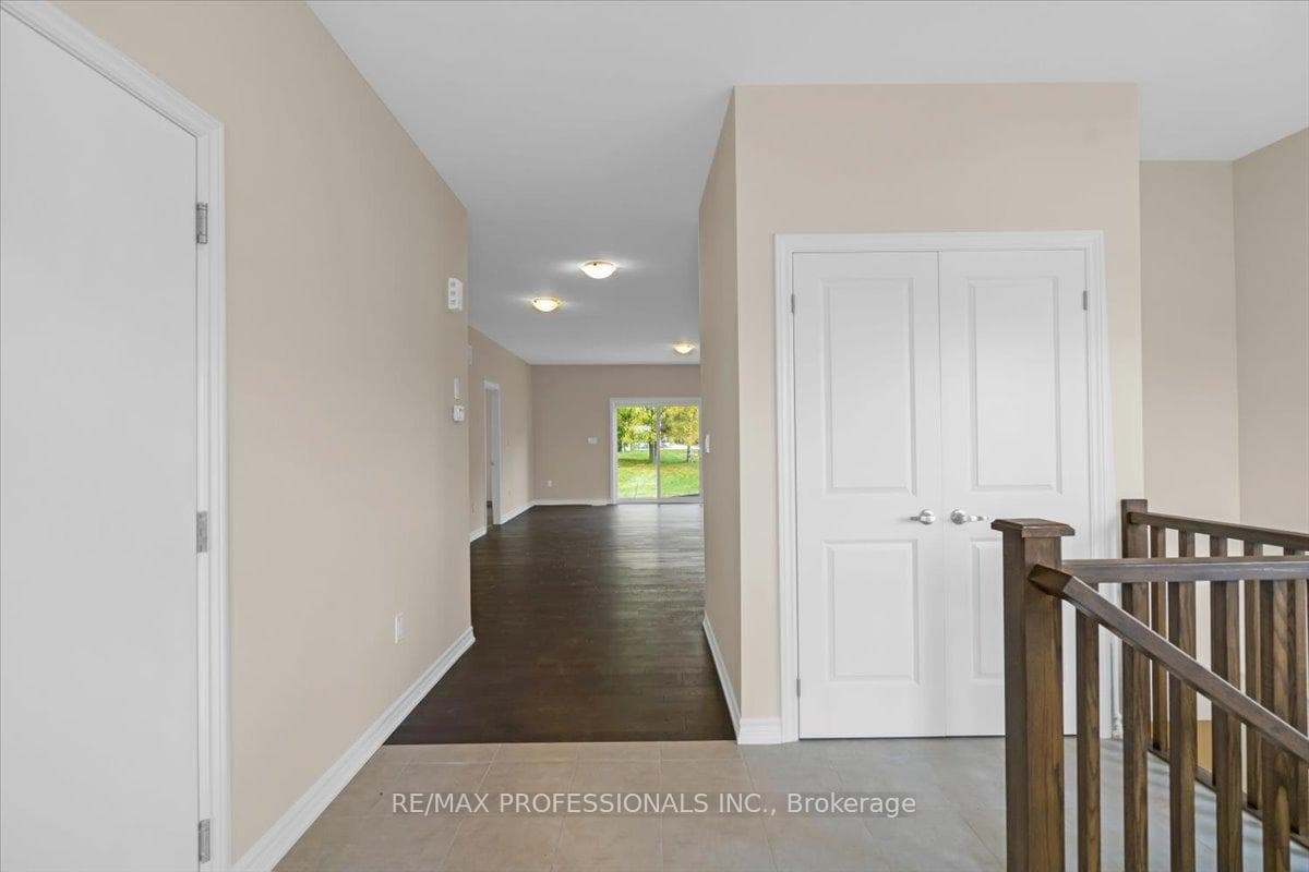 142 Ellen Street photo 9