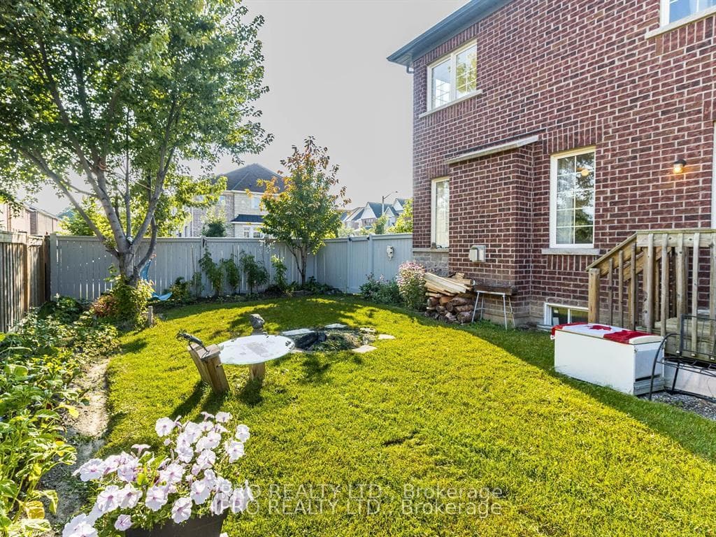 83 Pavlova Crescent photo 40