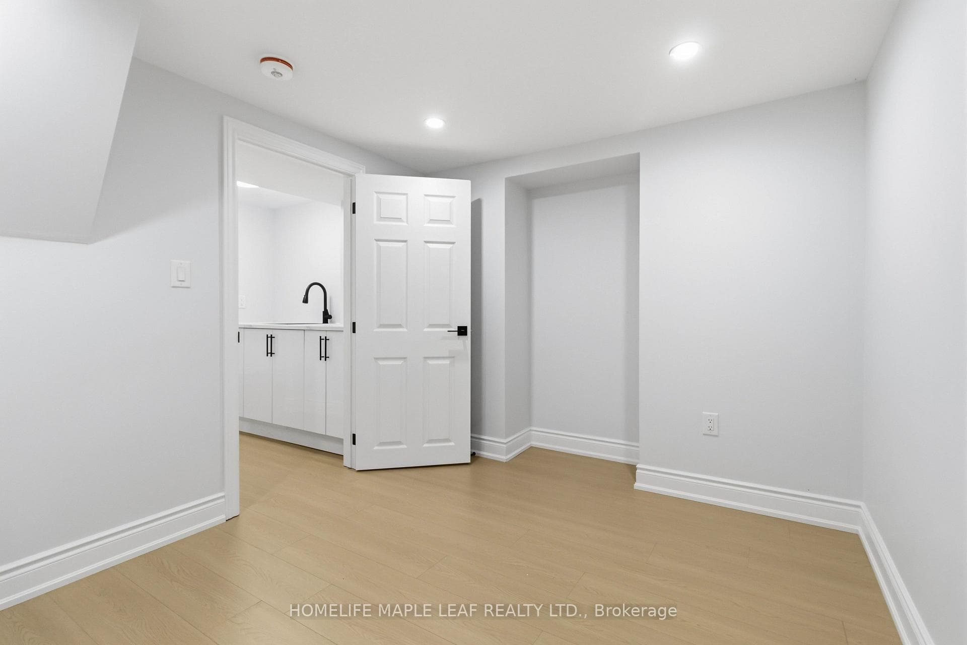 90 Burgby Avenue photo 39