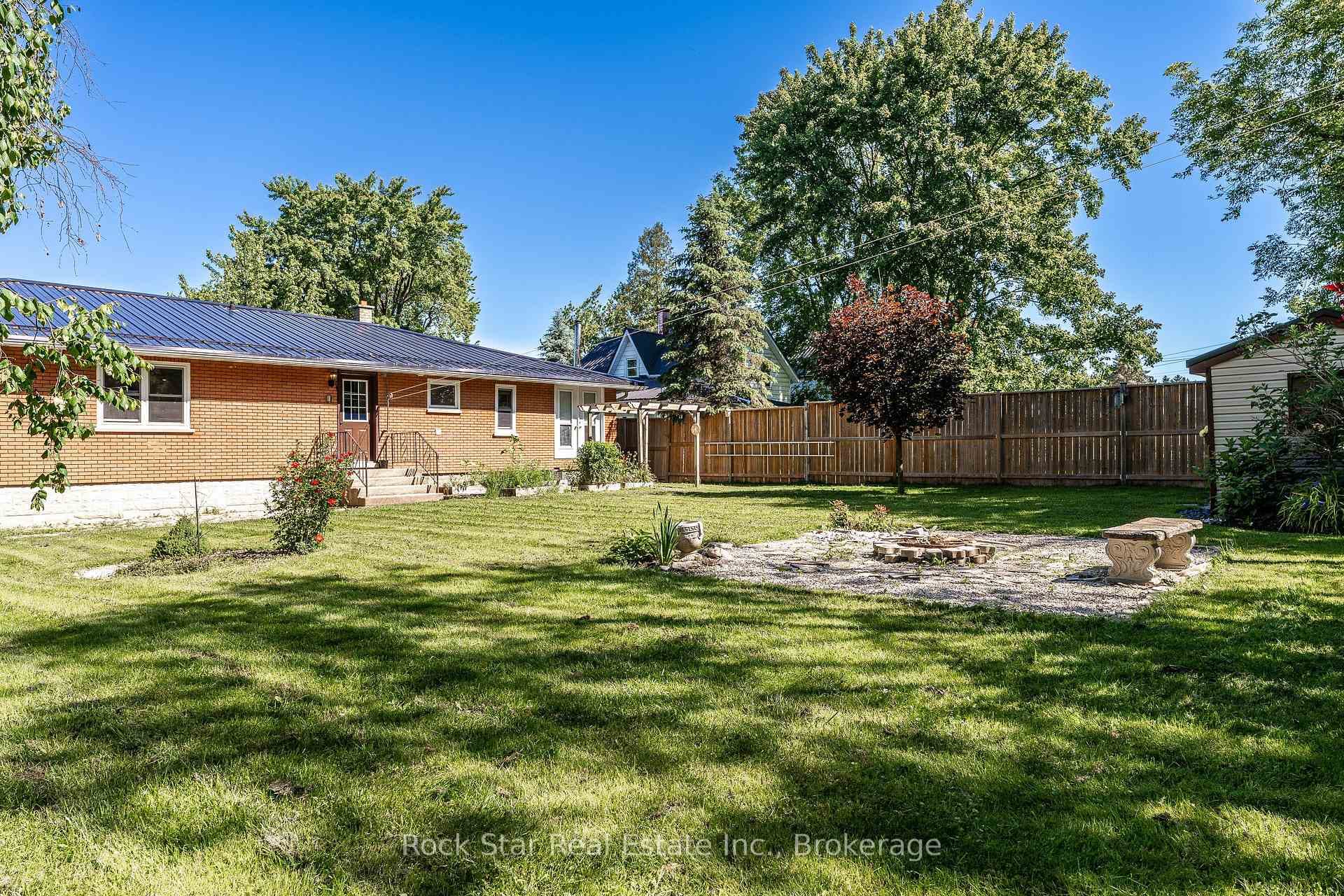 6989 Rutherford Street photo 35