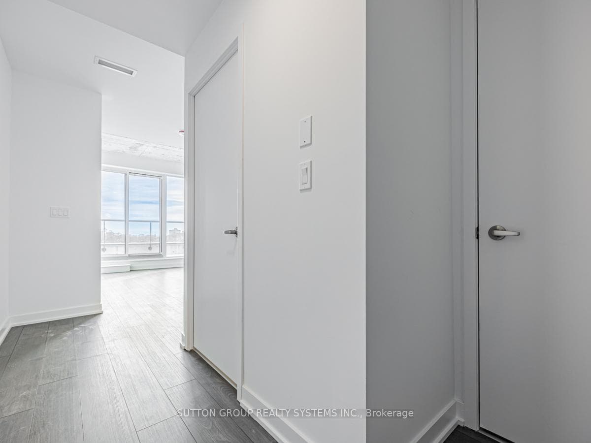 57 Brock Avenue Unit 707 photo 5