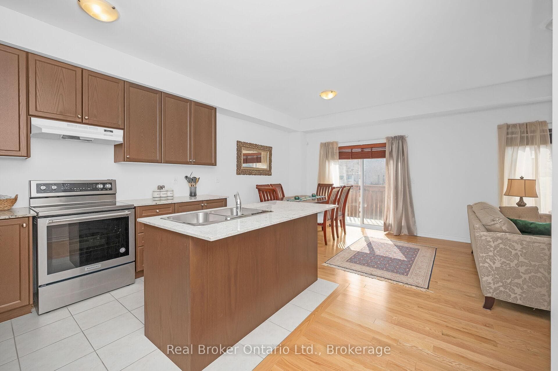 3900 Koenig Road photo 10